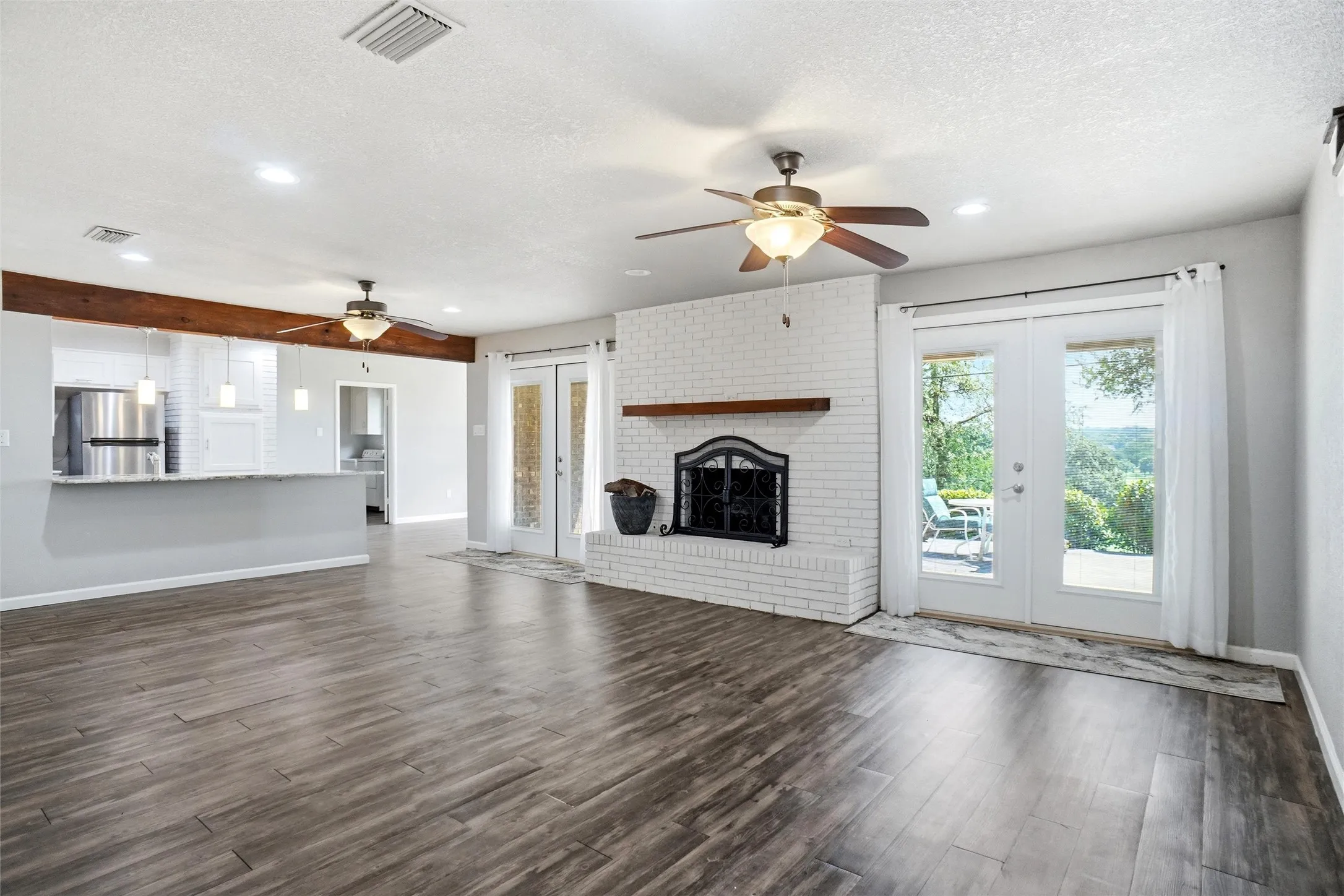 Single Family Residence For Sale in Tarrant County , 5920 Diamond Oaks Drive S, Haltom City, Texas 76117, 3 Bedroom, 3 Bathroom, 2 Garage spaces, 2,839 Sqft, built in 1965, mls#21302706, Real Estate Agent in Haltom City, Homes For Sale in Tarrant county, Homes For Sale in Haltom City, Realtor in Haltom City Texas, Real Estate Brokerage Independent Realty Texas, Luminita Cordes Realtor