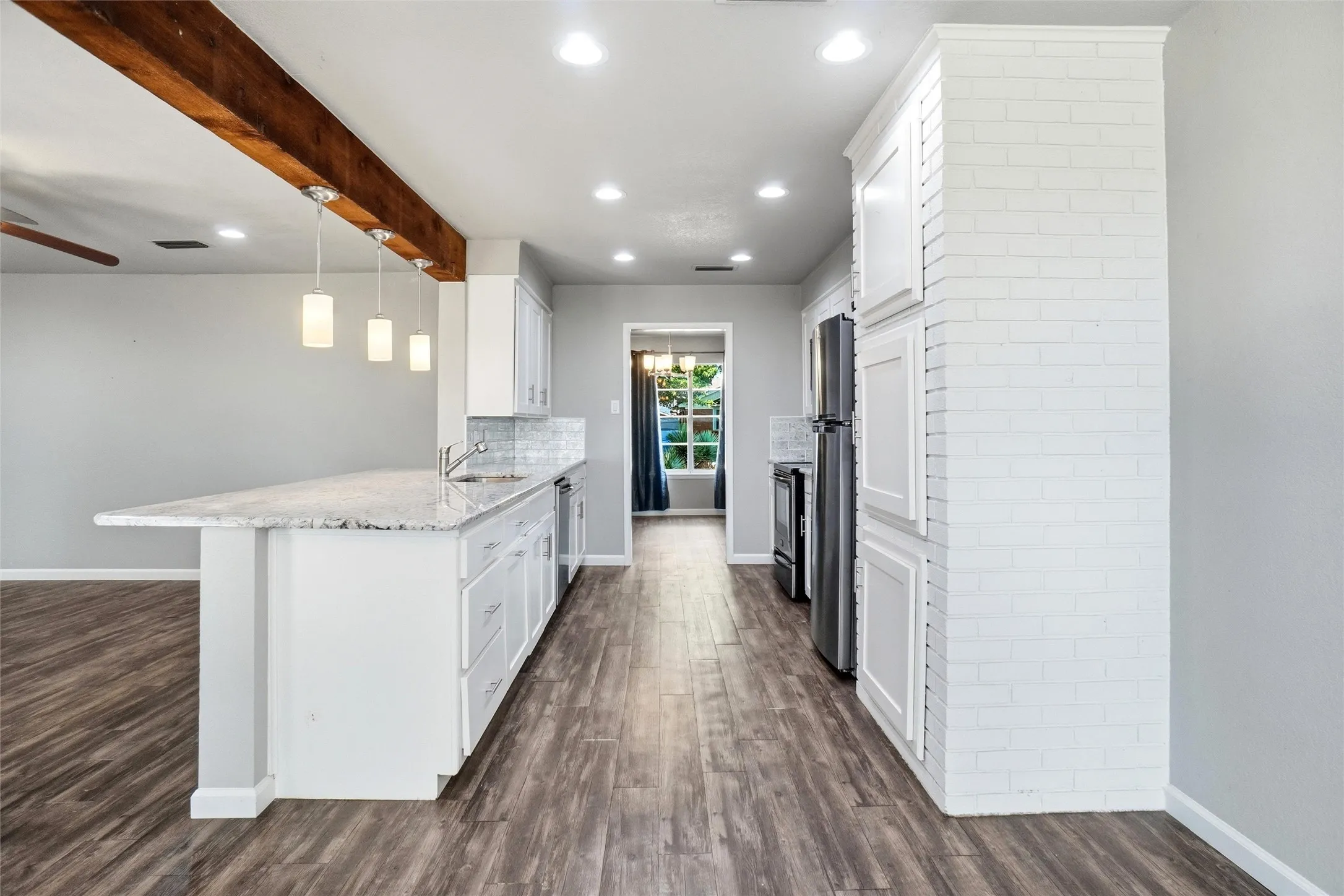 Single Family Residence For Sale in Tarrant County , 5920 Diamond Oaks Drive S, Haltom City, Texas 76117, 3 Bedroom, 3 Bathroom, 2 Garage spaces, 2,839 Sqft, built in 1965, mls#21302706, Real Estate Agent in Haltom City, Homes For Sale in Tarrant county, Homes For Sale in Haltom City, Realtor in Haltom City Texas, Real Estate Brokerage Independent Realty Texas, Luminita Cordes Realtor