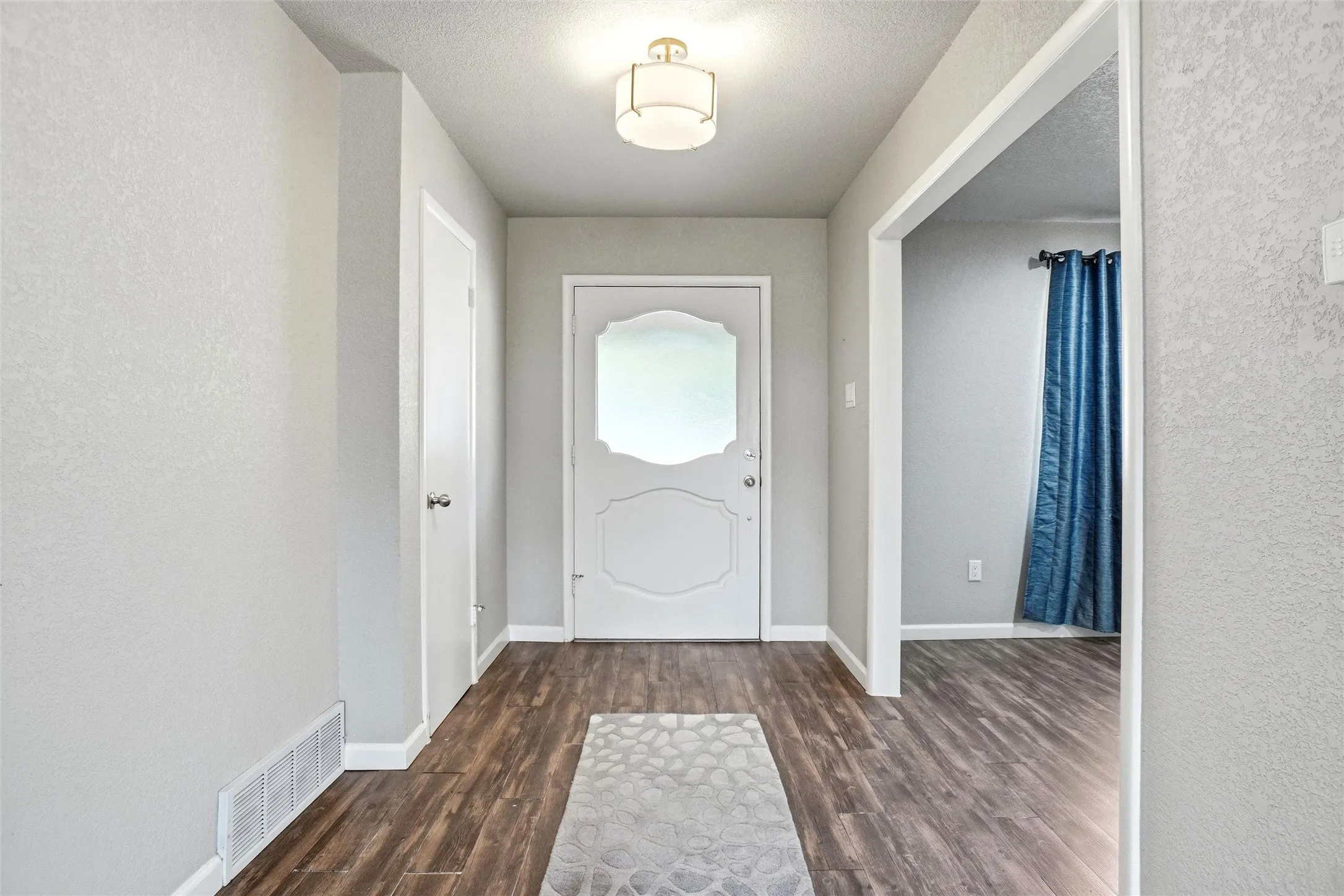 Single Family Residence For Sale in Tarrant County , 5920 Diamond Oaks Drive S, Haltom City, Texas 76117, 3 Bedroom, 3 Bathroom, 2 Garage spaces, 2,839 Sqft, built in 1965, mls#21302706, Real Estate Agent in Haltom City, Homes For Sale in Tarrant county, Homes For Sale in Haltom City, Realtor in Haltom City Texas, Real Estate Brokerage Independent Realty Texas, Luminita Cordes Realtor