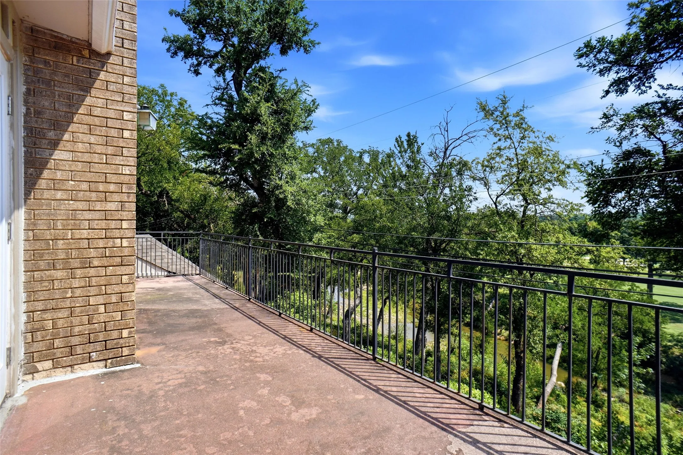 Single Family Residence For Sale in Tarrant County , 5920 Diamond Oaks Drive S, Haltom City, Texas 76117, 3 Bedroom, 3 Bathroom, 2 Garage spaces, 2,839 Sqft, built in 1965, mls#21302706, Real Estate Agent in Haltom City, Homes For Sale in Tarrant county, Homes For Sale in Haltom City, Realtor in Haltom City Texas, Real Estate Brokerage Independent Realty Texas, Luminita Cordes Realtor