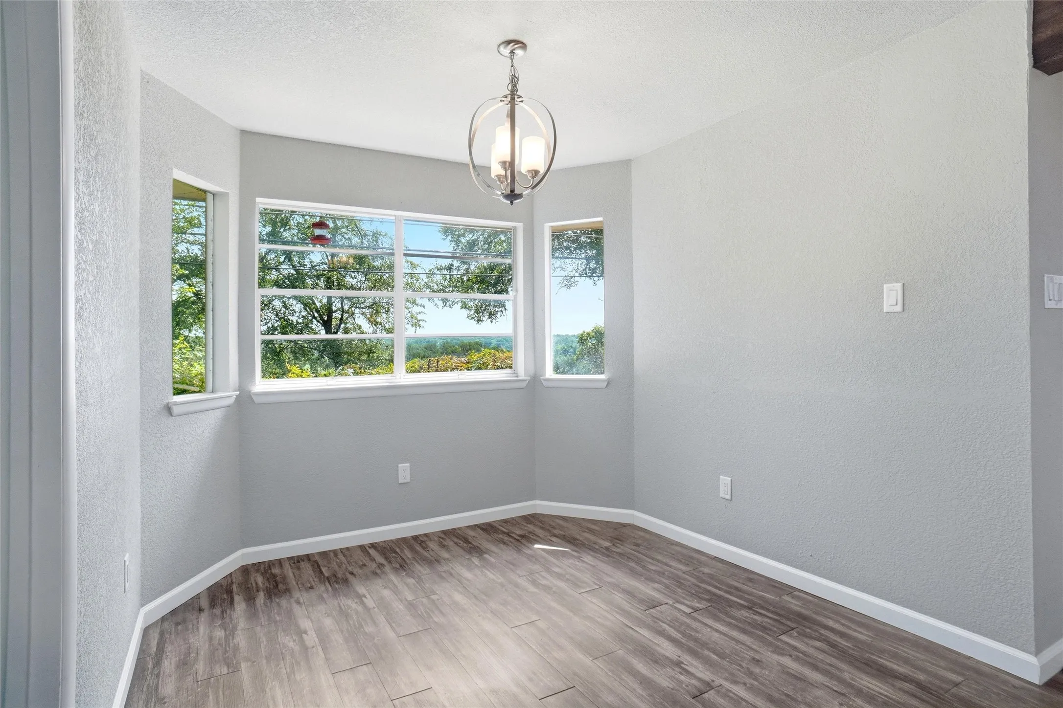 Single Family Residence For Sale in Tarrant County , 5920 Diamond Oaks Drive S, Haltom City, Texas 76117, 3 Bedroom, 3 Bathroom, 2 Garage spaces, 2,839 Sqft, built in 1965, mls#21302706, Real Estate Agent in Haltom City, Homes For Sale in Tarrant county, Homes For Sale in Haltom City, Realtor in Haltom City Texas, Real Estate Brokerage Independent Realty Texas, Luminita Cordes Realtor