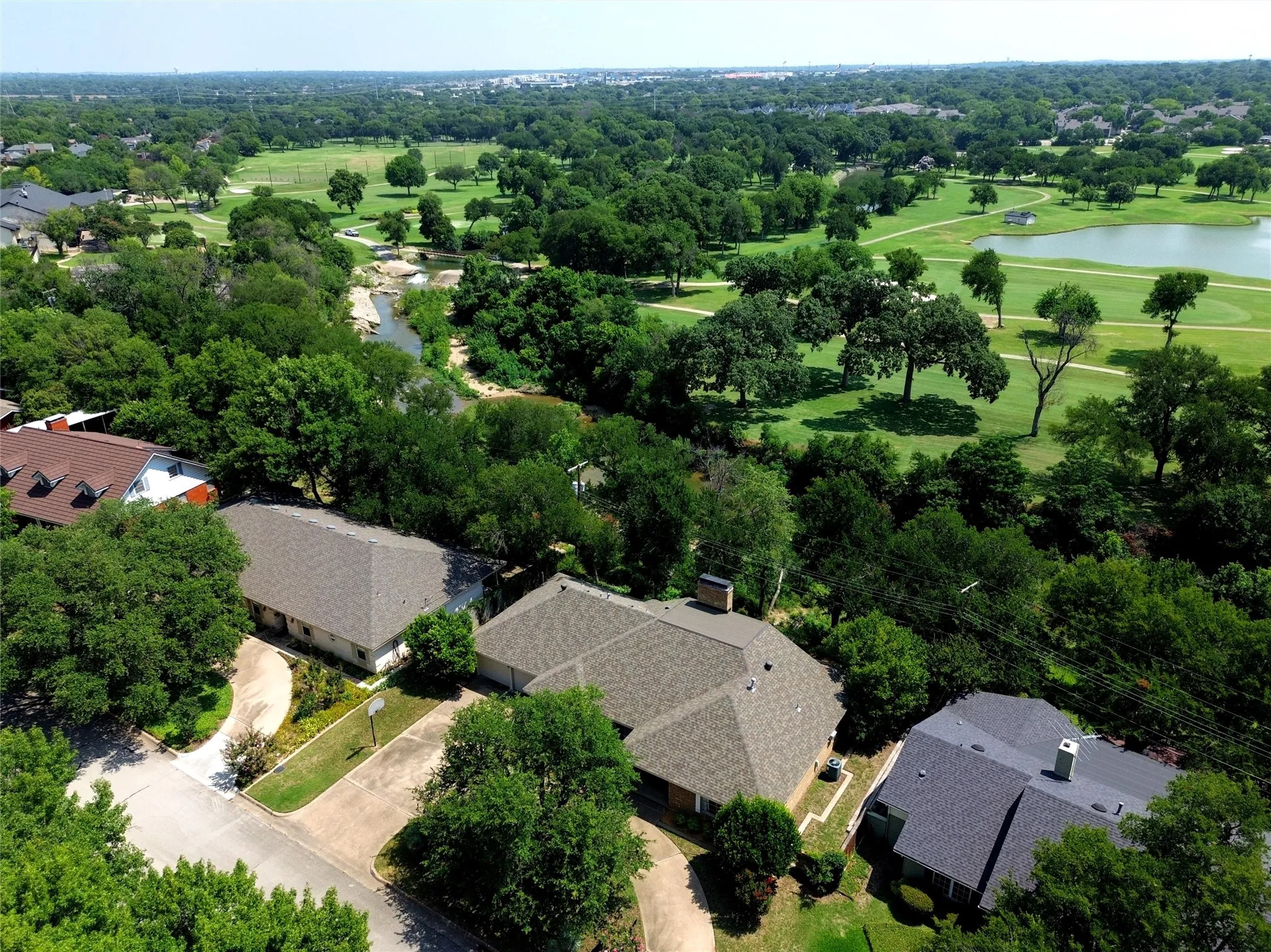 Single Family Residence For Sale in Tarrant County , 5920 Diamond Oaks Drive S, Haltom City, Texas 76117, 3 Bedroom, 3 Bathroom, 2 Garage spaces, 2,839 Sqft, built in 1965, mls#21302706, Real Estate Agent in Haltom City, Homes For Sale in Tarrant county, Homes For Sale in Haltom City, Realtor in Haltom City Texas, Real Estate Brokerage Independent Realty Texas, Luminita Cordes Realtor