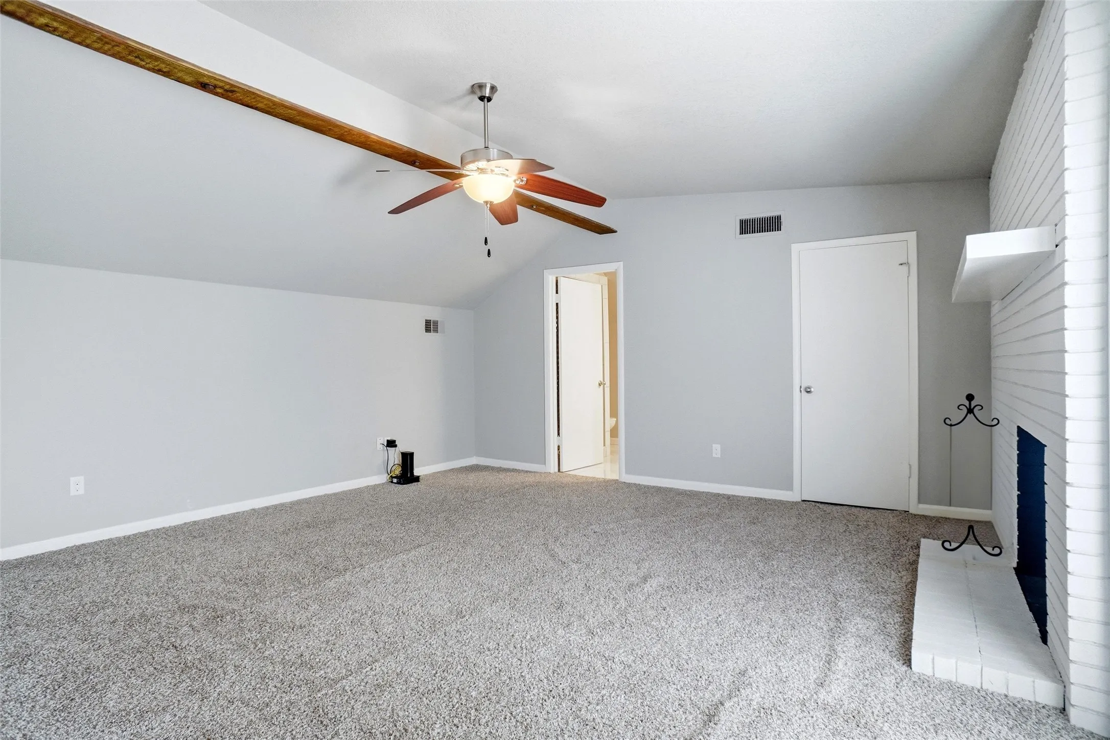 Single Family Residence For Sale in Tarrant County , 5920 Diamond Oaks Drive S, Haltom City, Texas 76117, 3 Bedroom, 3 Bathroom, 2 Garage spaces, 2,839 Sqft, built in 1965, mls#21302706, Real Estate Agent in Haltom City, Homes For Sale in Tarrant county, Homes For Sale in Haltom City, Realtor in Haltom City Texas, Real Estate Brokerage Independent Realty Texas, Luminita Cordes Realtor