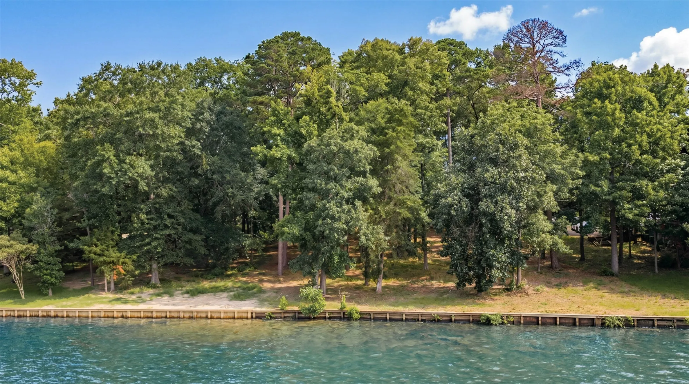 125' of Main Lake Frontage