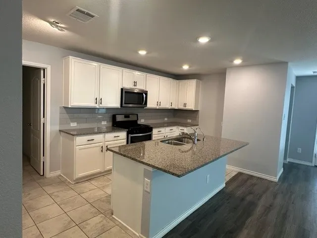 Single Family Residence For Sale in Denton County , 2757 Tobias Lane, Aubrey, Texas 76227, 3 Bedroom, 2 Bathroom, 2 Garage spaces, 1,545 Sqft, built in 2019, mls#21310694, Real Estate Agent in Aubrey, Homes For Sale in Denton county, Homes For Sale in Aubrey, Realtor in Aubrey Texas, Real Estate Brokerage Independent Realty Texas, Luminita Cordes Realtor