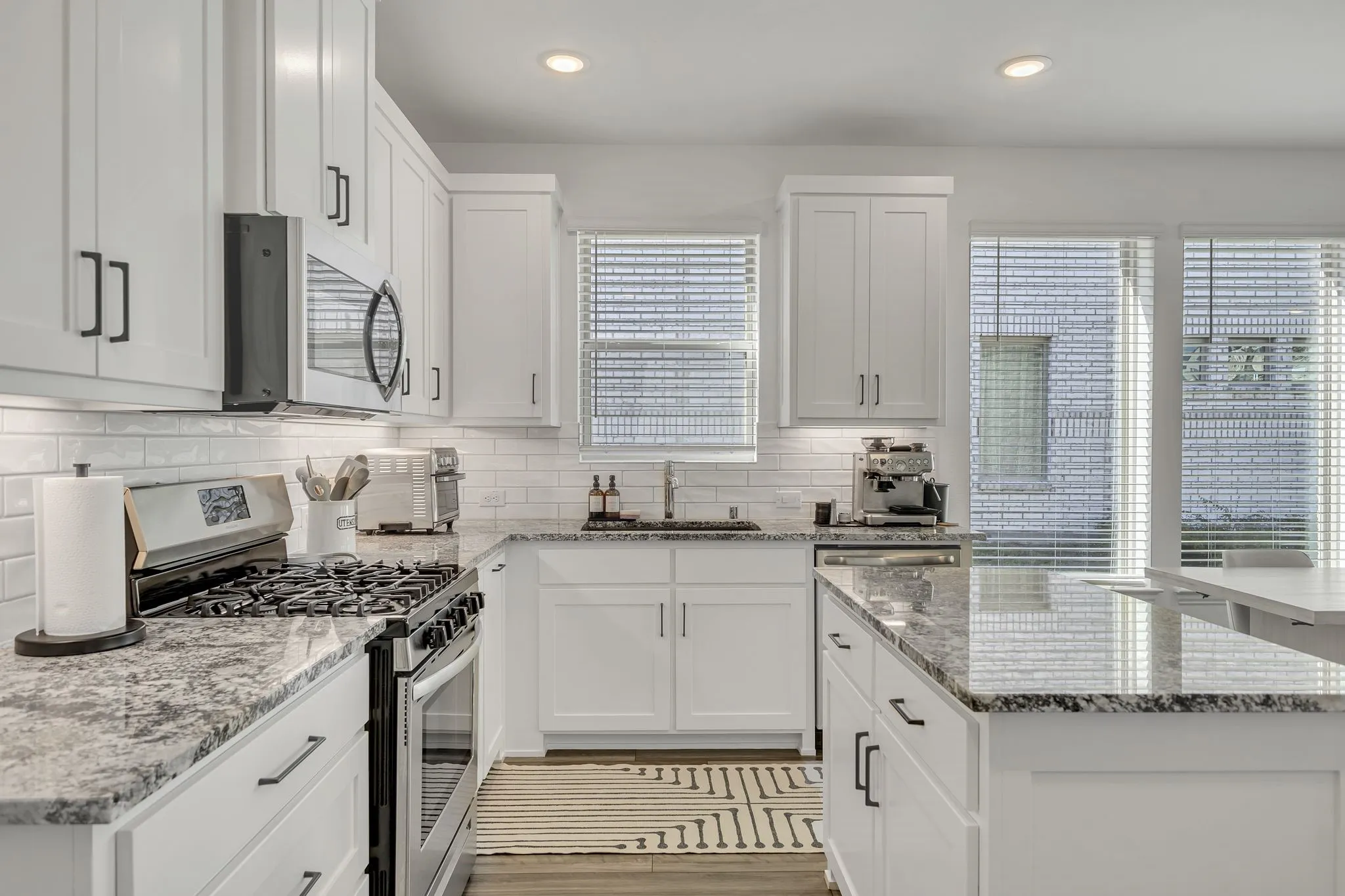Townhouse For Sale in Dallas County , 2654 Settlers Place, Garland, Texas 75042, 3 Bedroom, 3 Bathroom, 2 Garage spaces, 2,001 Sqft, built in 2022, mls#21312056, Real Estate Agent in Garland, Homes For Sale in Dallas county, Homes For Sale in Garland, Realtor in Garland Texas, Real Estate Brokerage Independent Realty Texas, Luminita Cordes Realtor