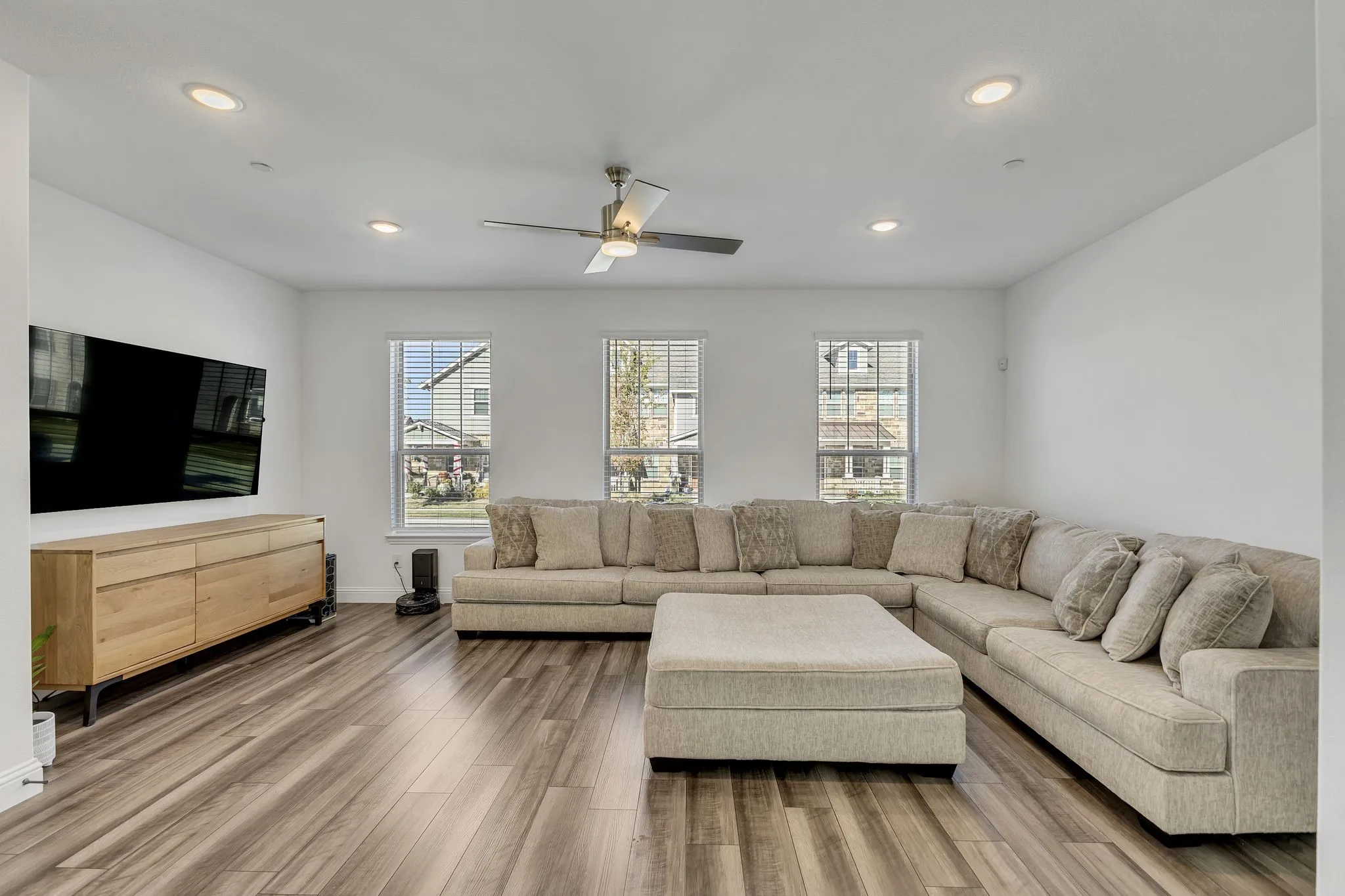 Townhouse For Sale in Dallas County , 2654 Settlers Place, Garland, Texas 75042, 3 Bedroom, 3 Bathroom, 2 Garage spaces, 2,001 Sqft, built in 2022, mls#21312056, Real Estate Agent in Garland, Homes For Sale in Dallas county, Homes For Sale in Garland, Realtor in Garland Texas, Real Estate Brokerage Independent Realty Texas, Luminita Cordes Realtor