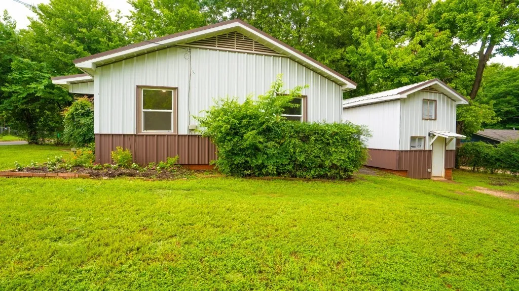 Duplex For Sale in Anderson County , 401 W Carolina Street, Palestine, Texas 75803, 3 Bedroom, 2 Bathroom, Garage spaces, 0 Sqft, built in 1951, mls#21311980, Real Estate Agent in Palestine, Homes For Sale in Anderson county, Homes For Sale in Palestine, Realtor in Palestine Texas, Real Estate Brokerage Independent Realty Texas, Luminita Cordes Realtor