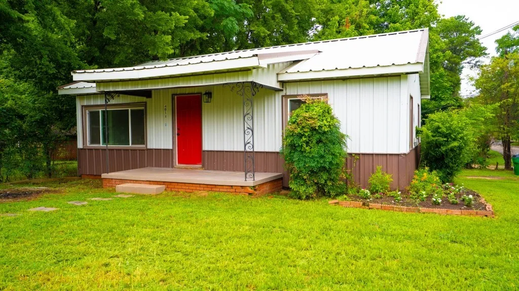 Duplex For Sale in Anderson County , 401 W Carolina Street, Palestine, Texas 75803, 3 Bedroom, 2 Bathroom, Garage spaces, 0 Sqft, built in 1951, mls#21311980, Real Estate Agent in Palestine, Homes For Sale in Anderson county, Homes For Sale in Palestine, Realtor in Palestine Texas, Real Estate Brokerage Independent Realty Texas, Luminita Cordes Realtor