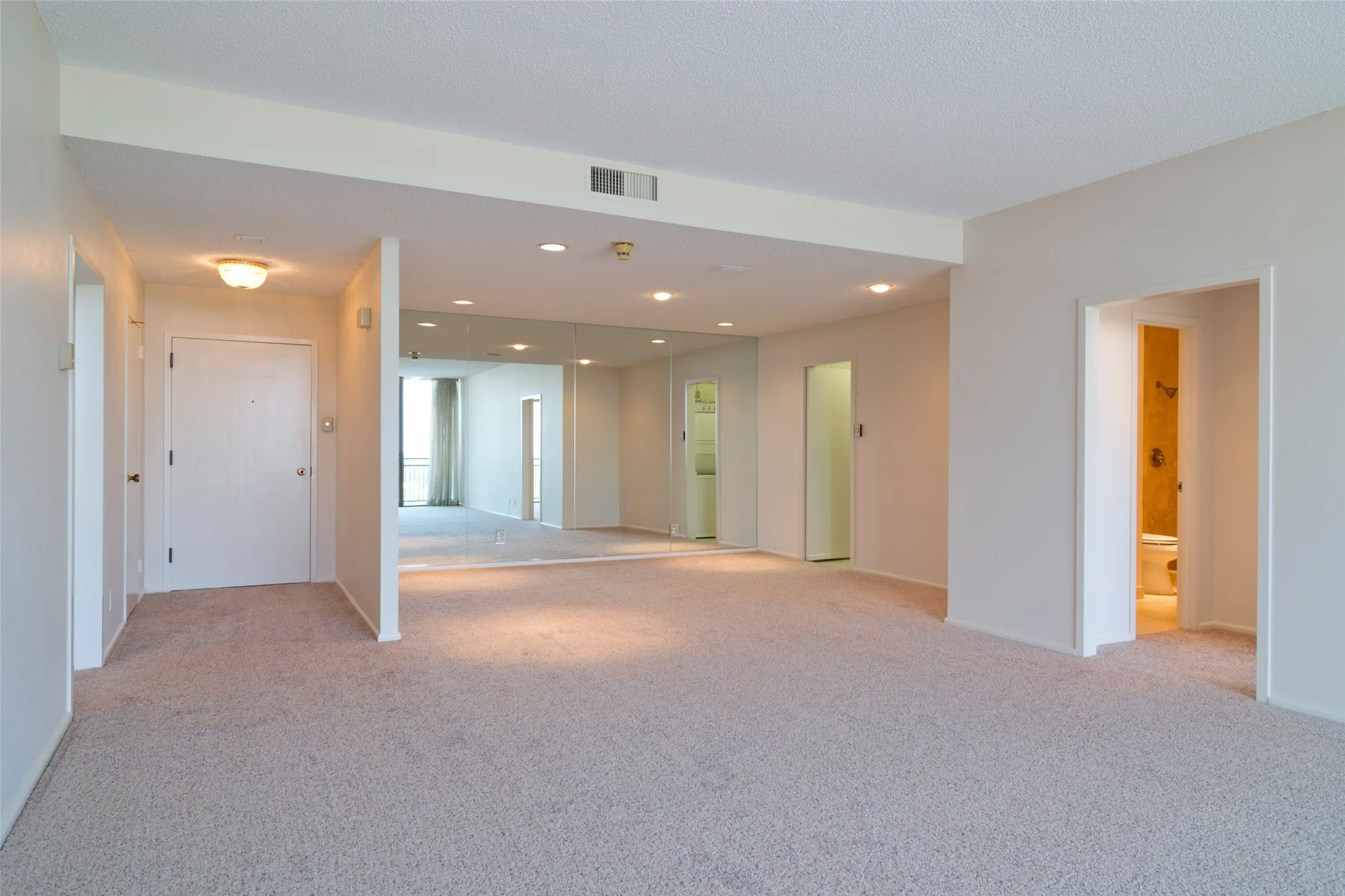 Condominium For Rent in Dallas County , 6335 W Northwest Highway 913, Dallas, Texas 75225, 2 Bedroom, 2 Bathroom, 2 Garage spaces, 1,543 Sqft, built in 1966, mls#21311147, Real Estate Agent in Dallas, Homes For Rent in Dallas county, Homes For Rent in Dallas, Realtor in Dallas Texas, Real Estate Brokerage Independent Realty Texas, Luminita Cordes Realtor