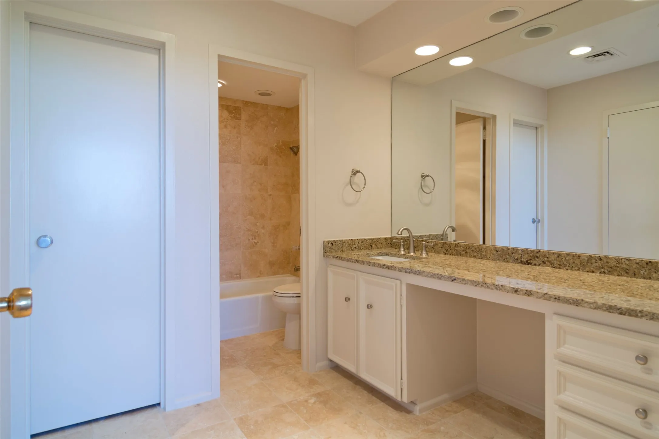 Condominium For Rent in Dallas County , 6335 W Northwest Highway 913, Dallas, Texas 75225, 2 Bedroom, 2 Bathroom, 2 Garage spaces, 1,543 Sqft, built in 1966, mls#21311147, Real Estate Agent in Dallas, Homes For Rent in Dallas county, Homes For Rent in Dallas, Realtor in Dallas Texas, Real Estate Brokerage Independent Realty Texas, Luminita Cordes Realtor