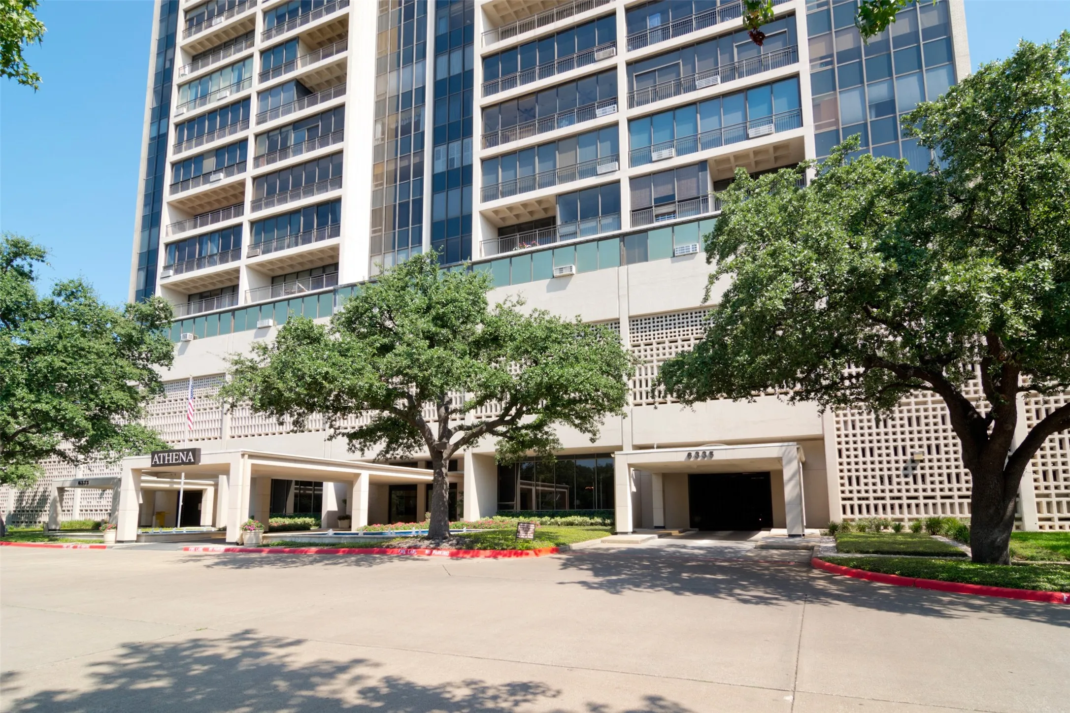 Condominium For Rent in Dallas County , 6335 W Northwest Highway 913, Dallas, Texas 75225, 2 Bedroom, 2 Bathroom, 2 Garage spaces, 1,543 Sqft, built in 1966, mls#21311147, Real Estate Agent in Dallas, Homes For Rent in Dallas county, Homes For Rent in Dallas, Realtor in Dallas Texas, Real Estate Brokerage Independent Realty Texas, Luminita Cordes Realtor