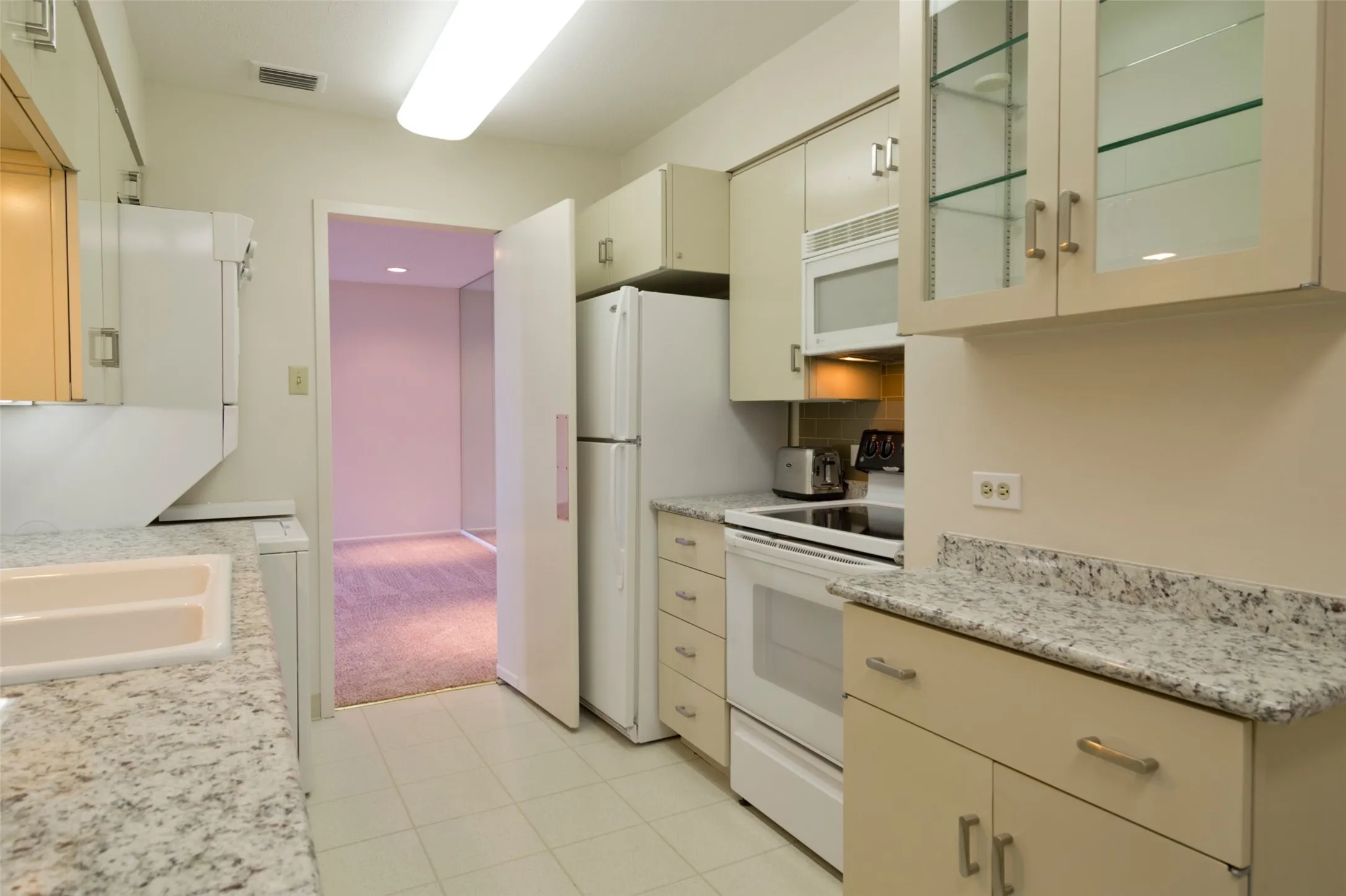 Condominium For Rent in Dallas County , 6335 W Northwest Highway 913, Dallas, Texas 75225, 2 Bedroom, 2 Bathroom, 2 Garage spaces, 1,543 Sqft, built in 1966, mls#21311147, Real Estate Agent in Dallas, Homes For Rent in Dallas county, Homes For Rent in Dallas, Realtor in Dallas Texas, Real Estate Brokerage Independent Realty Texas, Luminita Cordes Realtor