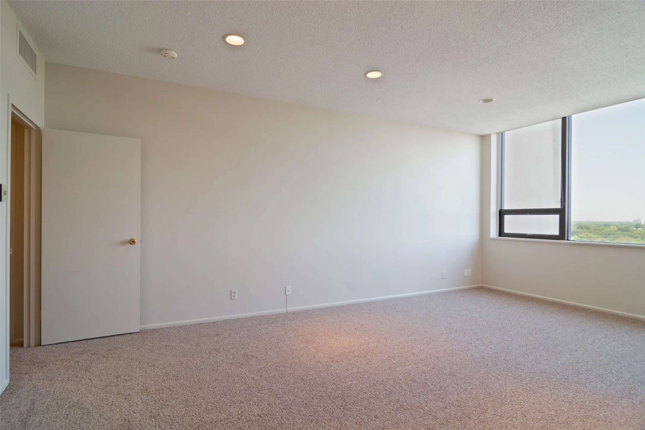 Condominium For Rent in Dallas County , 6335 W Northwest Highway 913, Dallas, Texas 75225, 2 Bedroom, 2 Bathroom, 2 Garage spaces, 1,543 Sqft, built in 1966, mls#21311147, Real Estate Agent in Dallas, Homes For Rent in Dallas county, Homes For Rent in Dallas, Realtor in Dallas Texas, Real Estate Brokerage Independent Realty Texas, Luminita Cordes Realtor