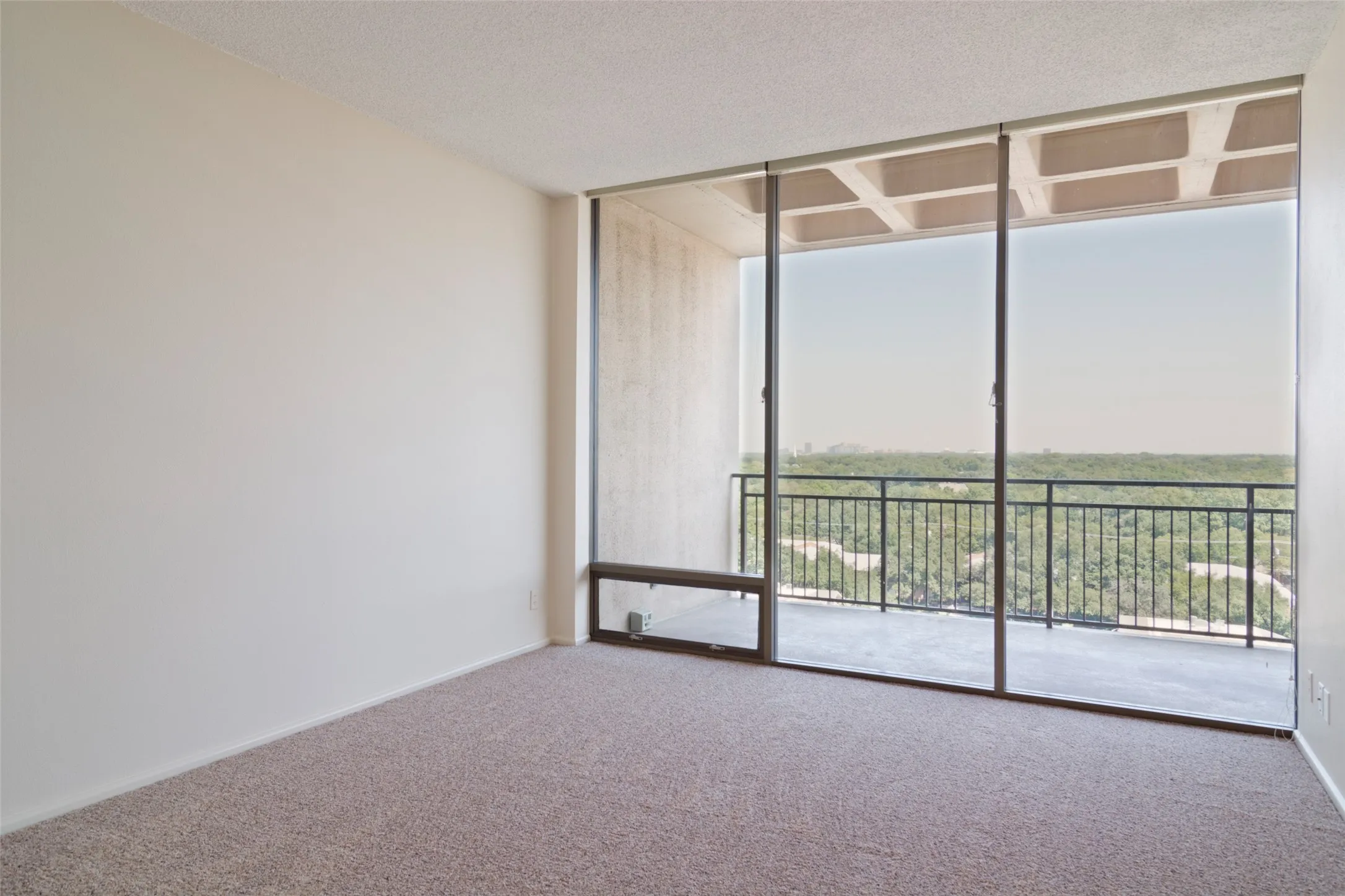 Condominium For Rent in Dallas County , 6335 W Northwest Highway 913, Dallas, Texas 75225, 2 Bedroom, 2 Bathroom, 2 Garage spaces, 1,543 Sqft, built in 1966, mls#21311147, Real Estate Agent in Dallas, Homes For Rent in Dallas county, Homes For Rent in Dallas, Realtor in Dallas Texas, Real Estate Brokerage Independent Realty Texas, Luminita Cordes Realtor