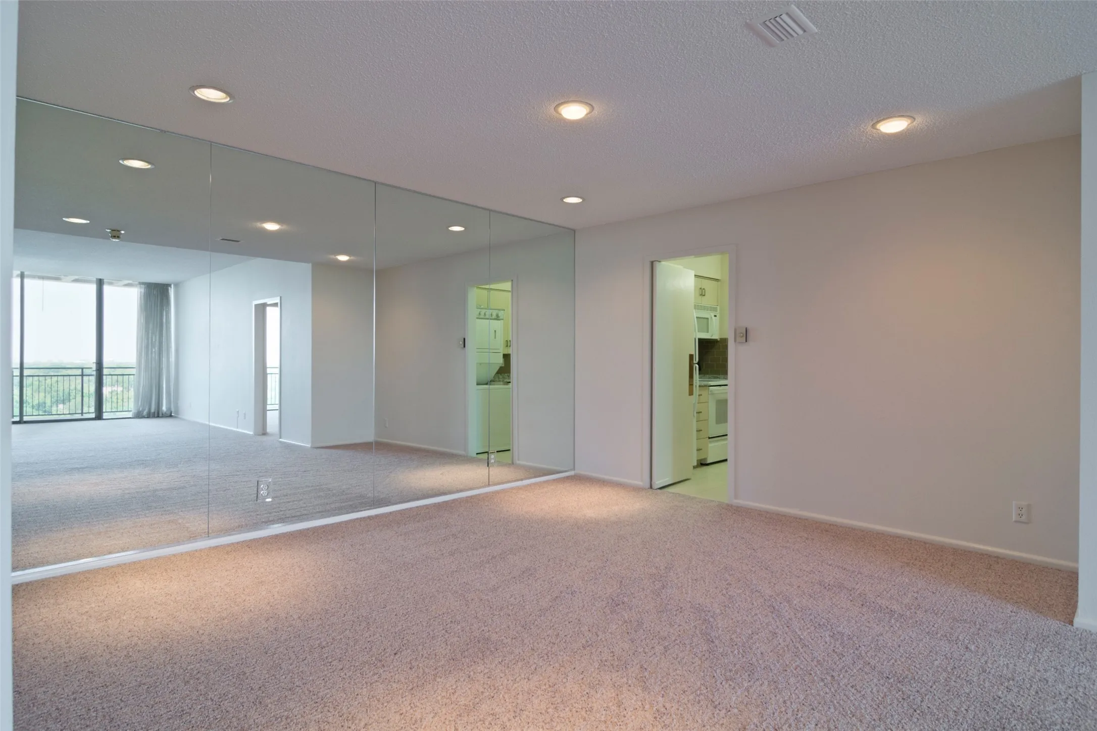 Condominium For Rent in Dallas County , 6335 W Northwest Highway 913, Dallas, Texas 75225, 2 Bedroom, 2 Bathroom, 2 Garage spaces, 1,543 Sqft, built in 1966, mls#21311147, Real Estate Agent in Dallas, Homes For Rent in Dallas county, Homes For Rent in Dallas, Realtor in Dallas Texas, Real Estate Brokerage Independent Realty Texas, Luminita Cordes Realtor