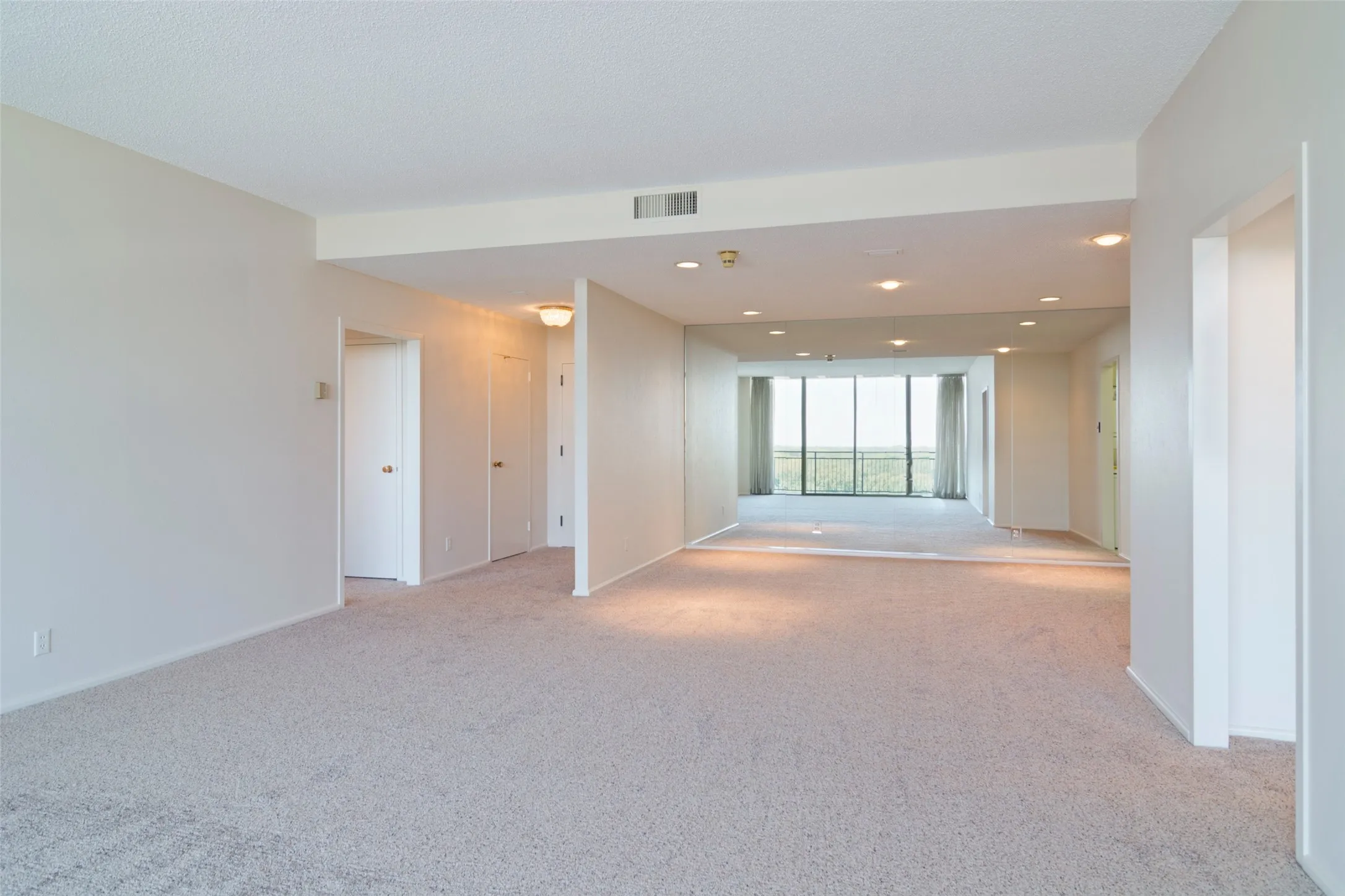 Condominium For Rent in Dallas County , 6335 W Northwest Highway 913, Dallas, Texas 75225, 2 Bedroom, 2 Bathroom, 2 Garage spaces, 1,543 Sqft, built in 1966, mls#21311147, Real Estate Agent in Dallas, Homes For Rent in Dallas county, Homes For Rent in Dallas, Realtor in Dallas Texas, Real Estate Brokerage Independent Realty Texas, Luminita Cordes Realtor