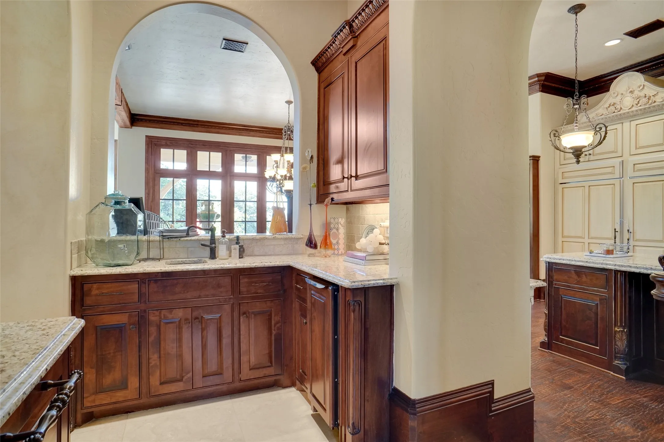 This transitional space can be used in so many ways- a butler's pantry or wet bar sits in between the formal dining space and the kitchen.
