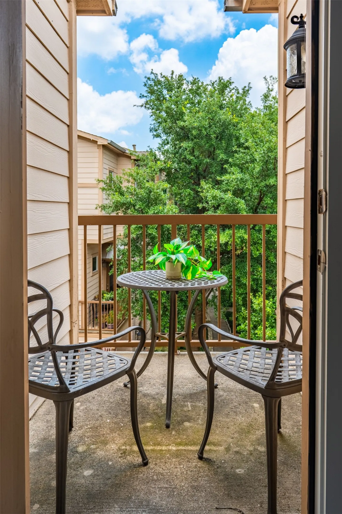 Private balcony featuring a concrete surface and metal railing