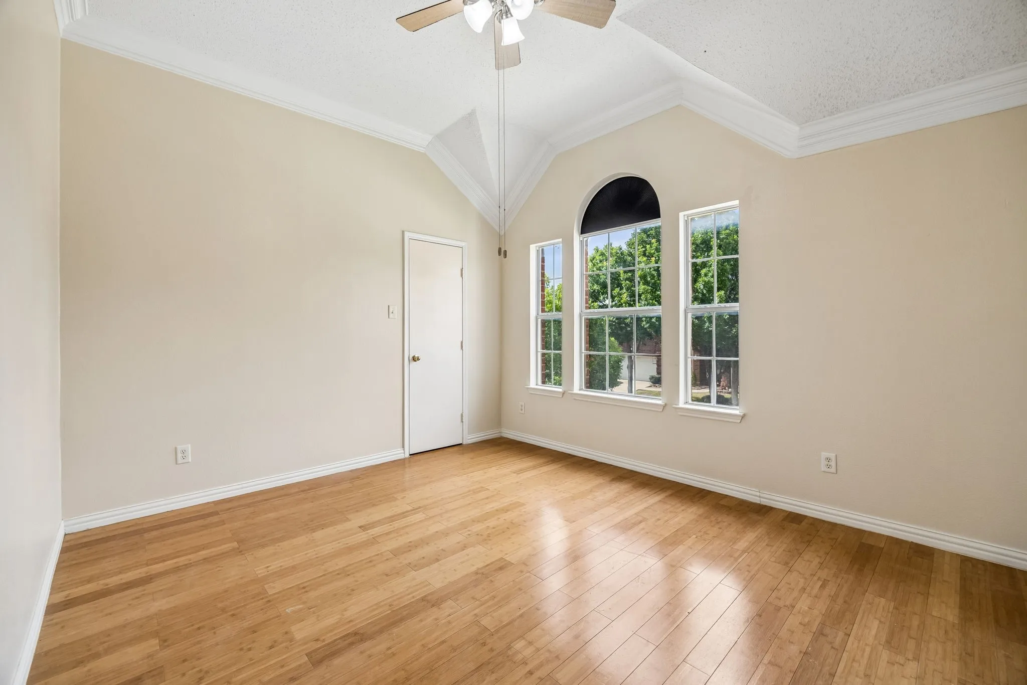 Single Family Residence For Sale in Tarrant County , 4512 Stone Mountain Drive, Fort Worth, Texas 76123, 5 Bedroom, 3 Bathroom, 2 Garage spaces, 3,145 Sqft, built in 2000, mls#21310607, Real Estate Agent in Fort Worth, Homes For Sale in Tarrant county, Homes For Sale in Fort Worth, Realtor in Fort Worth Texas, Real Estate Brokerage Independent Realty Texas, Luminita Cordes Realtor