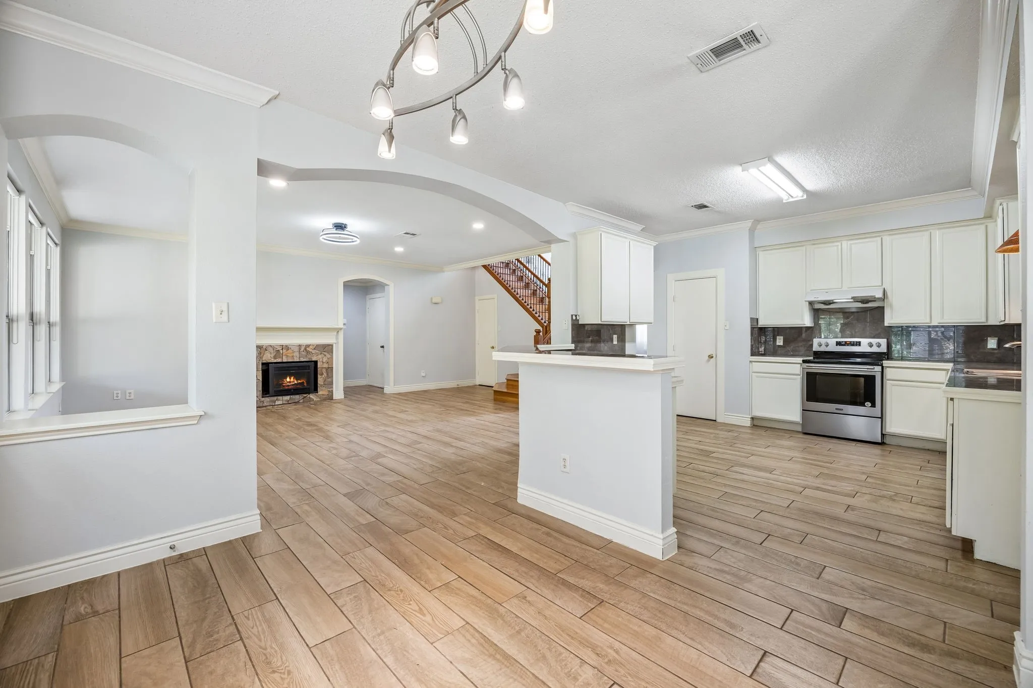 Single Family Residence For Sale in Tarrant County , 4512 Stone Mountain Drive, Fort Worth, Texas 76123, 5 Bedroom, 3 Bathroom, 2 Garage spaces, 3,145 Sqft, built in 2000, mls#21310607, Real Estate Agent in Fort Worth, Homes For Sale in Tarrant county, Homes For Sale in Fort Worth, Realtor in Fort Worth Texas, Real Estate Brokerage Independent Realty Texas, Luminita Cordes Realtor