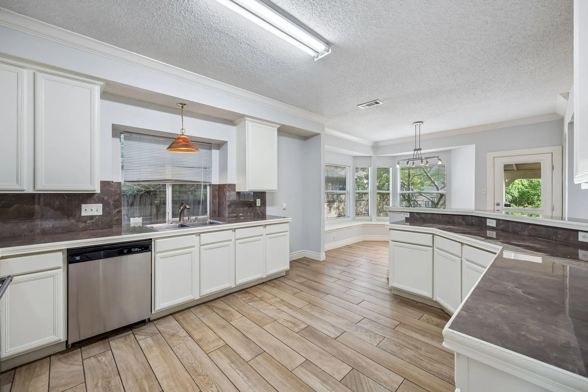 Single Family Residence For Sale in Tarrant County , 4512 Stone Mountain Drive, Fort Worth, Texas 76123, 5 Bedroom, 3 Bathroom, 2 Garage spaces, 3,145 Sqft, built in 2000, mls#21310607, Real Estate Agent in Fort Worth, Homes For Sale in Tarrant county, Homes For Sale in Fort Worth, Realtor in Fort Worth Texas, Real Estate Brokerage Independent Realty Texas, Luminita Cordes Realtor