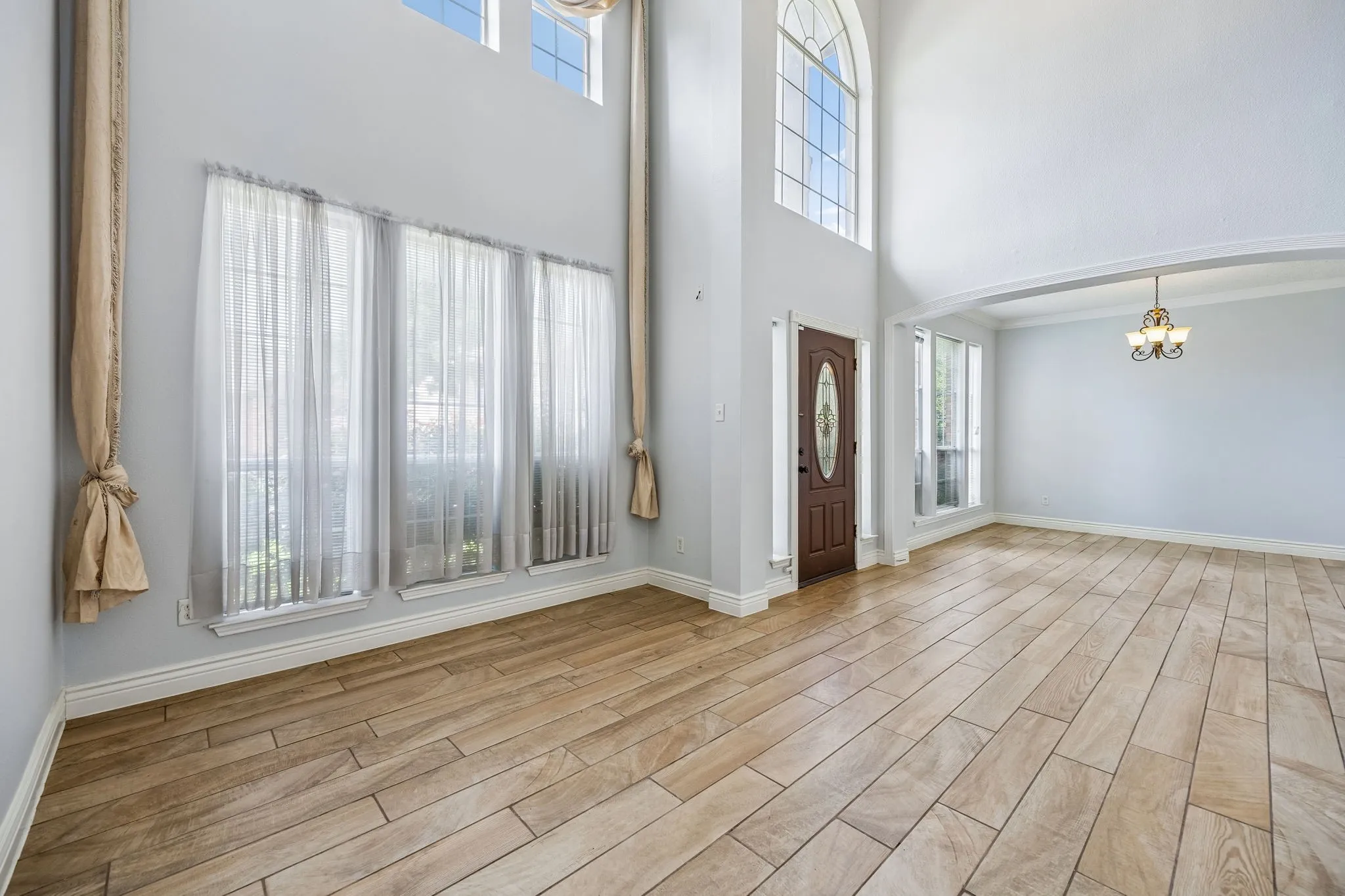Single Family Residence For Sale in Tarrant County , 4512 Stone Mountain Drive, Fort Worth, Texas 76123, 5 Bedroom, 3 Bathroom, 2 Garage spaces, 3,145 Sqft, built in 2000, mls#21310607, Real Estate Agent in Fort Worth, Homes For Sale in Tarrant county, Homes For Sale in Fort Worth, Realtor in Fort Worth Texas, Real Estate Brokerage Independent Realty Texas, Luminita Cordes Realtor