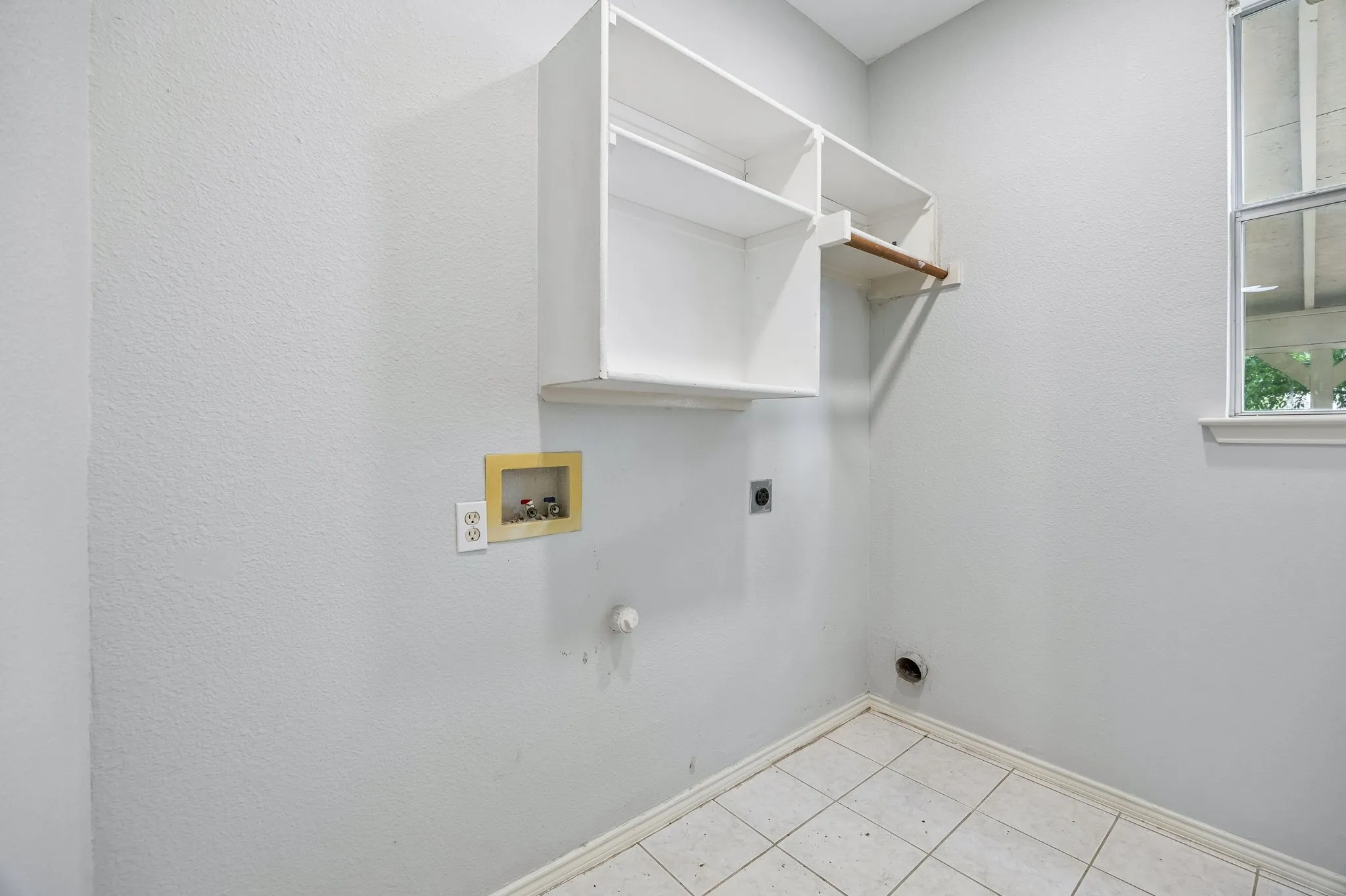 Single Family Residence For Sale in Tarrant County , 4512 Stone Mountain Drive, Fort Worth, Texas 76123, 5 Bedroom, 3 Bathroom, 2 Garage spaces, 3,145 Sqft, built in 2000, mls#21310607, Real Estate Agent in Fort Worth, Homes For Sale in Tarrant county, Homes For Sale in Fort Worth, Realtor in Fort Worth Texas, Real Estate Brokerage Independent Realty Texas, Luminita Cordes Realtor