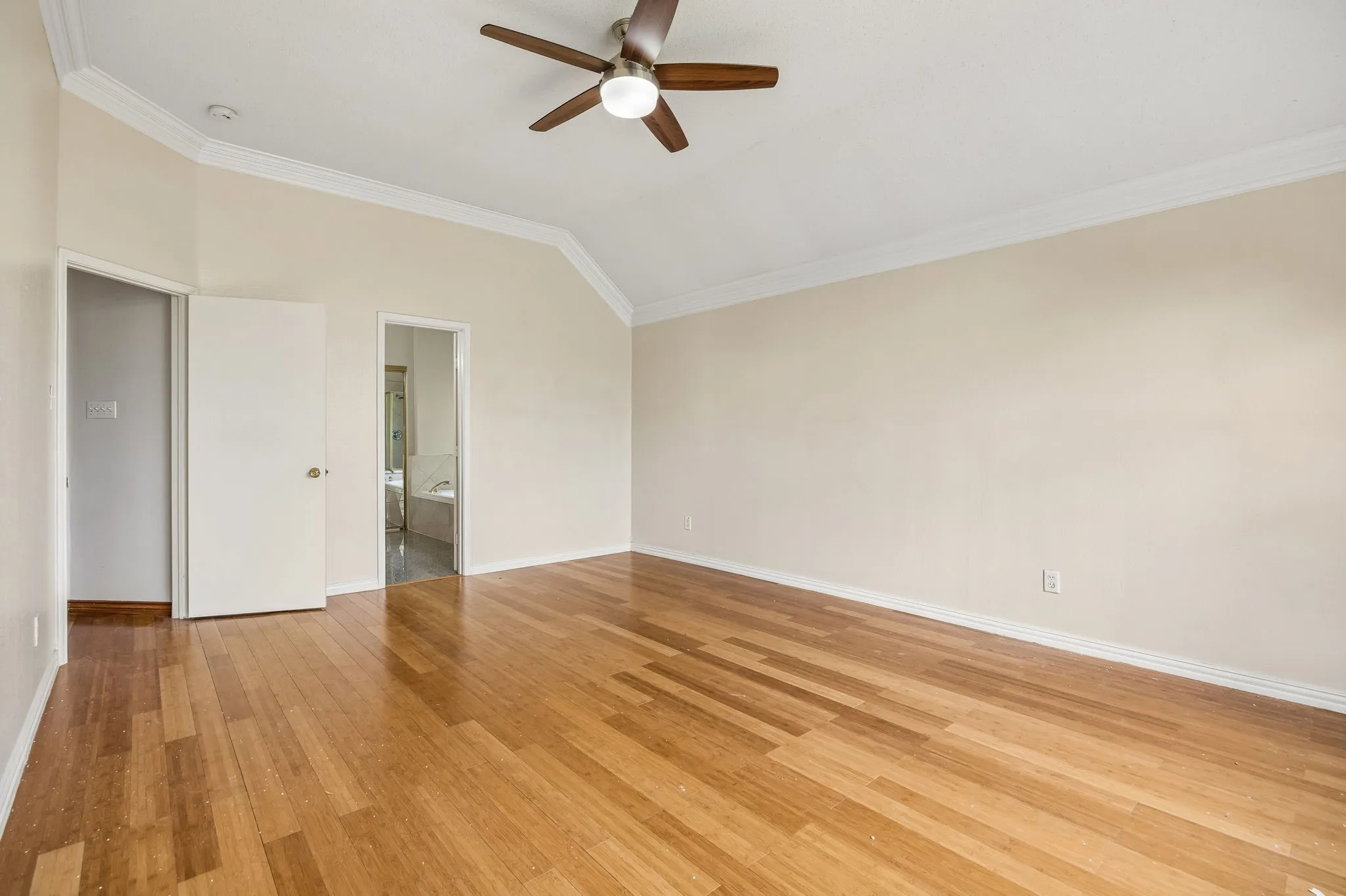 Single Family Residence For Sale in Tarrant County , 4512 Stone Mountain Drive, Fort Worth, Texas 76123, 5 Bedroom, 3 Bathroom, 2 Garage spaces, 3,145 Sqft, built in 2000, mls#21310607, Real Estate Agent in Fort Worth, Homes For Sale in Tarrant county, Homes For Sale in Fort Worth, Realtor in Fort Worth Texas, Real Estate Brokerage Independent Realty Texas, Luminita Cordes Realtor