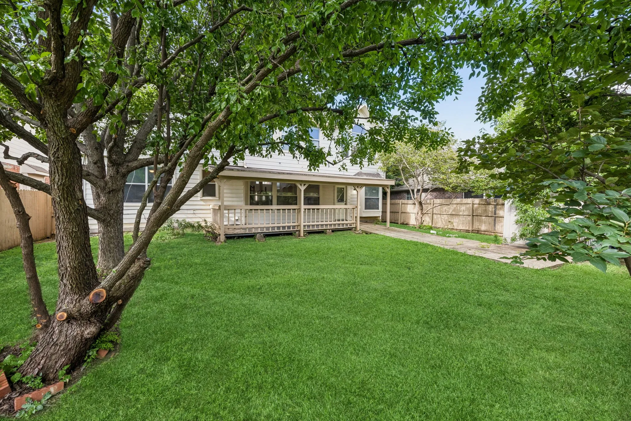 Single Family Residence For Sale in Tarrant County , 4512 Stone Mountain Drive, Fort Worth, Texas 76123, 5 Bedroom, 3 Bathroom, 2 Garage spaces, 3,145 Sqft, built in 2000, mls#21310607, Real Estate Agent in Fort Worth, Homes For Sale in Tarrant county, Homes For Sale in Fort Worth, Realtor in Fort Worth Texas, Real Estate Brokerage Independent Realty Texas, Luminita Cordes Realtor
