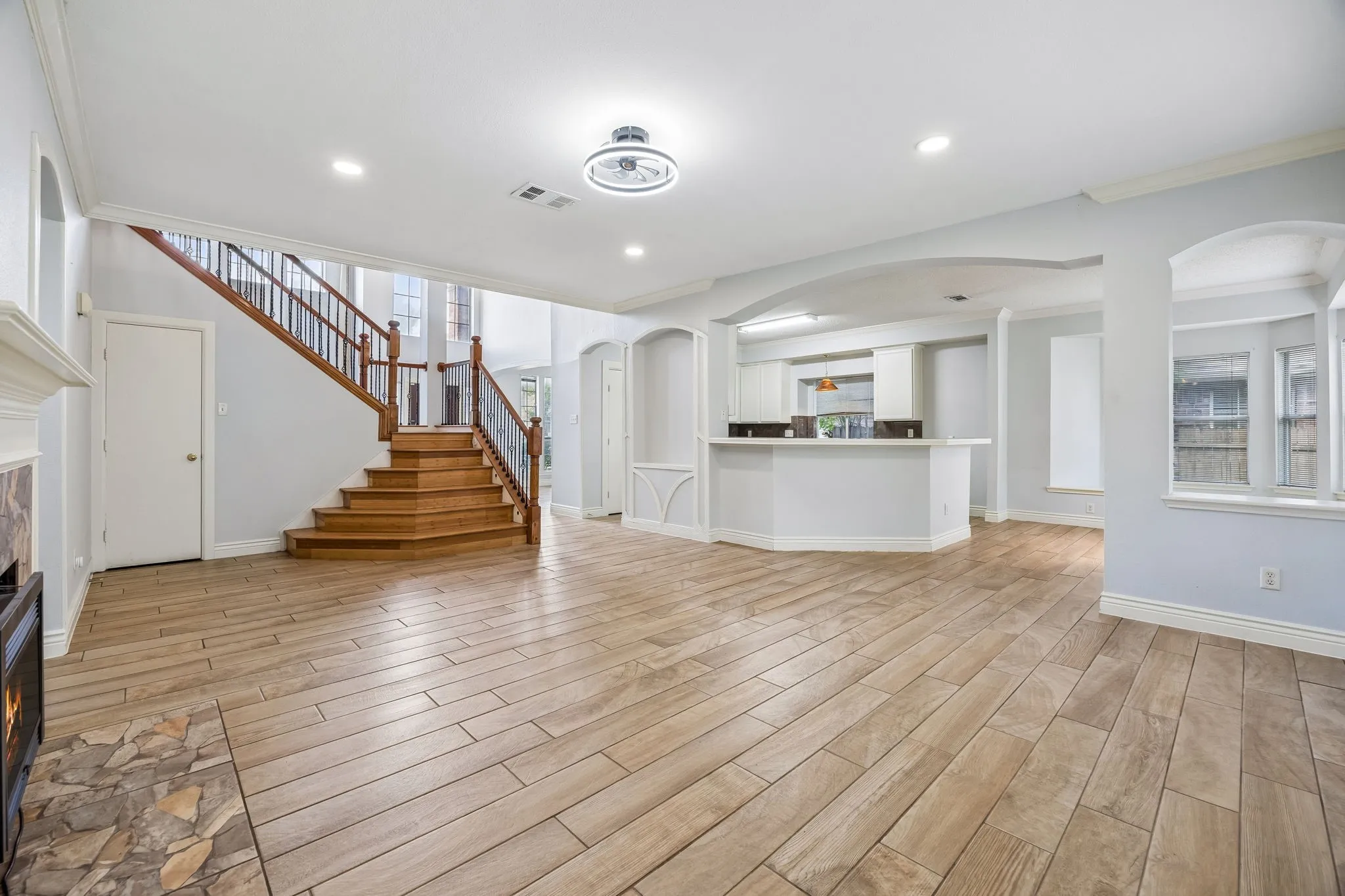Single Family Residence For Sale in Tarrant County , 4512 Stone Mountain Drive, Fort Worth, Texas 76123, 5 Bedroom, 3 Bathroom, 2 Garage spaces, 3,145 Sqft, built in 2000, mls#21310607, Real Estate Agent in Fort Worth, Homes For Sale in Tarrant county, Homes For Sale in Fort Worth, Realtor in Fort Worth Texas, Real Estate Brokerage Independent Realty Texas, Luminita Cordes Realtor