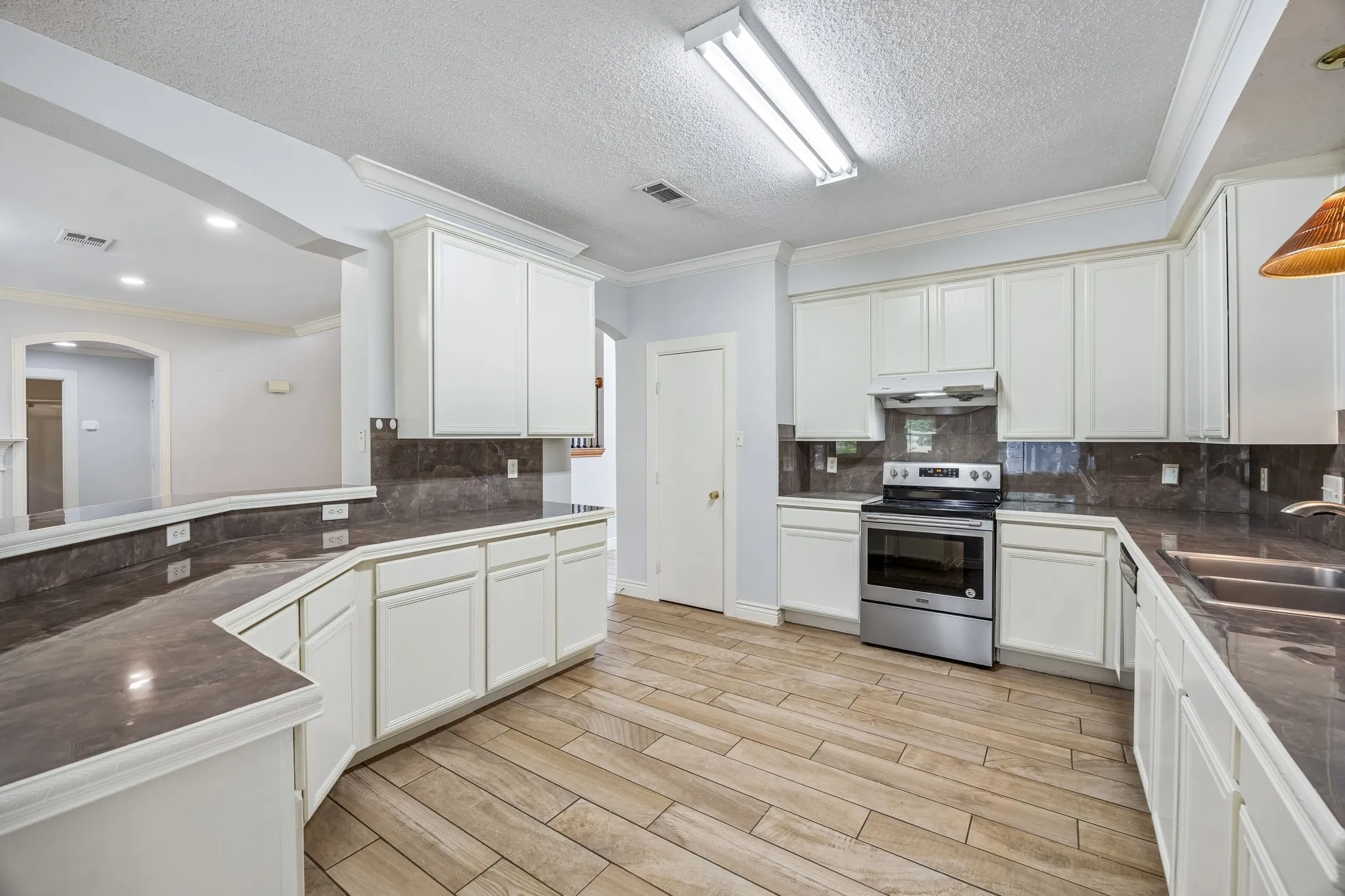 Single Family Residence For Sale in Tarrant County , 4512 Stone Mountain Drive, Fort Worth, Texas 76123, 5 Bedroom, 3 Bathroom, 2 Garage spaces, 3,145 Sqft, built in 2000, mls#21310607, Real Estate Agent in Fort Worth, Homes For Sale in Tarrant county, Homes For Sale in Fort Worth, Realtor in Fort Worth Texas, Real Estate Brokerage Independent Realty Texas, Luminita Cordes Realtor