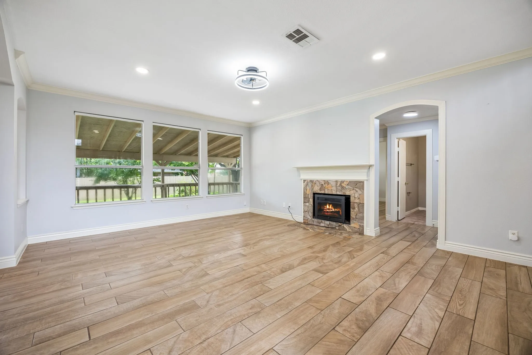 Single Family Residence For Sale in Tarrant County , 4512 Stone Mountain Drive, Fort Worth, Texas 76123, 5 Bedroom, 3 Bathroom, 2 Garage spaces, 3,145 Sqft, built in 2000, mls#21310607, Real Estate Agent in Fort Worth, Homes For Sale in Tarrant county, Homes For Sale in Fort Worth, Realtor in Fort Worth Texas, Real Estate Brokerage Independent Realty Texas, Luminita Cordes Realtor