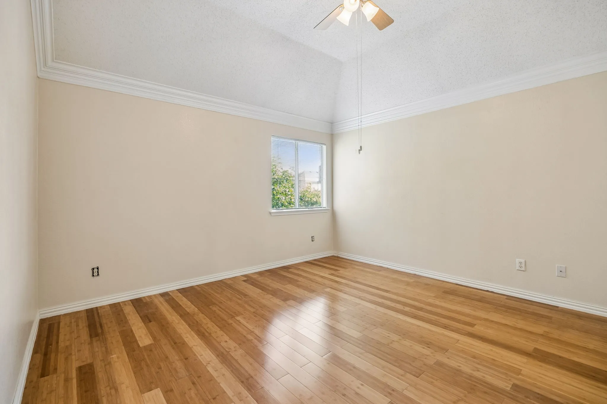 Single Family Residence For Sale in Tarrant County , 4512 Stone Mountain Drive, Fort Worth, Texas 76123, 5 Bedroom, 3 Bathroom, 2 Garage spaces, 3,145 Sqft, built in 2000, mls#21310607, Real Estate Agent in Fort Worth, Homes For Sale in Tarrant county, Homes For Sale in Fort Worth, Realtor in Fort Worth Texas, Real Estate Brokerage Independent Realty Texas, Luminita Cordes Realtor