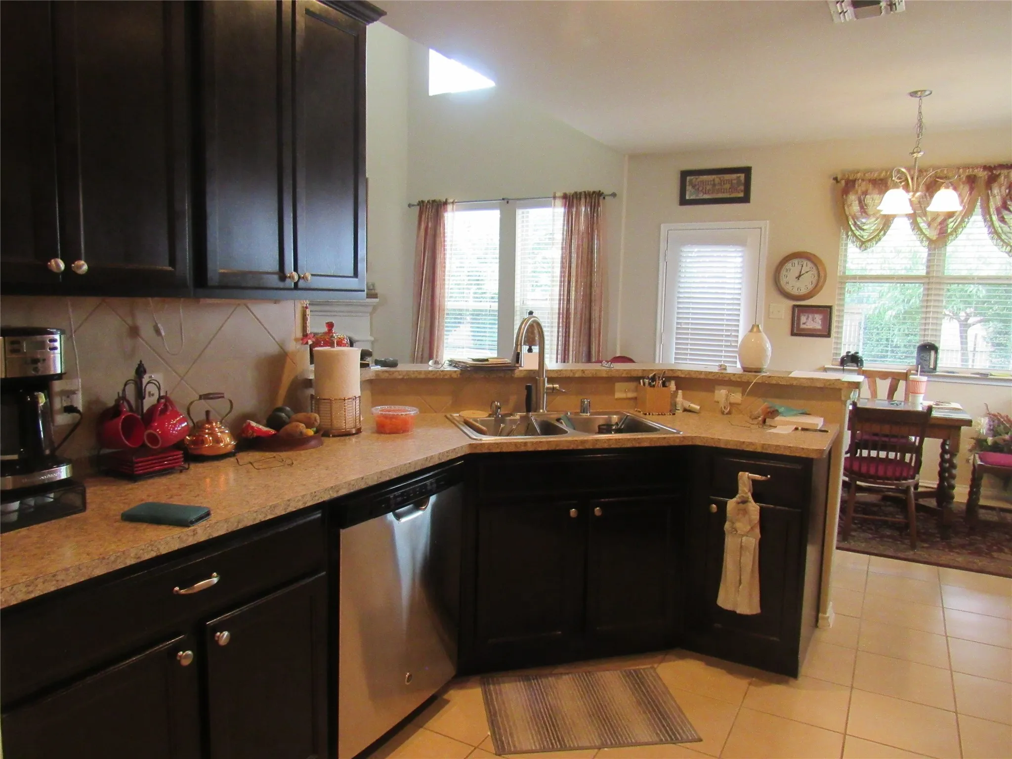 Single Family Residence For Sale in Grayson County , 1513 San Carlos Drive, Van Alstyne, Texas 75495, 4 Bedrooms, 3 Bathrooms, 2 Garage spaces, 2,490 Sqft, built in 2013, Price $415,000, mls#21311360, Real Estate Agent in Van Alstyne, Homes For Sale in Grayson county, Homes For Sale in Van Alstyne, Realtor in Van Alstyne Texas, Real Estate Brokerage Independent Realty Texas, Luminita Cordes Realtor