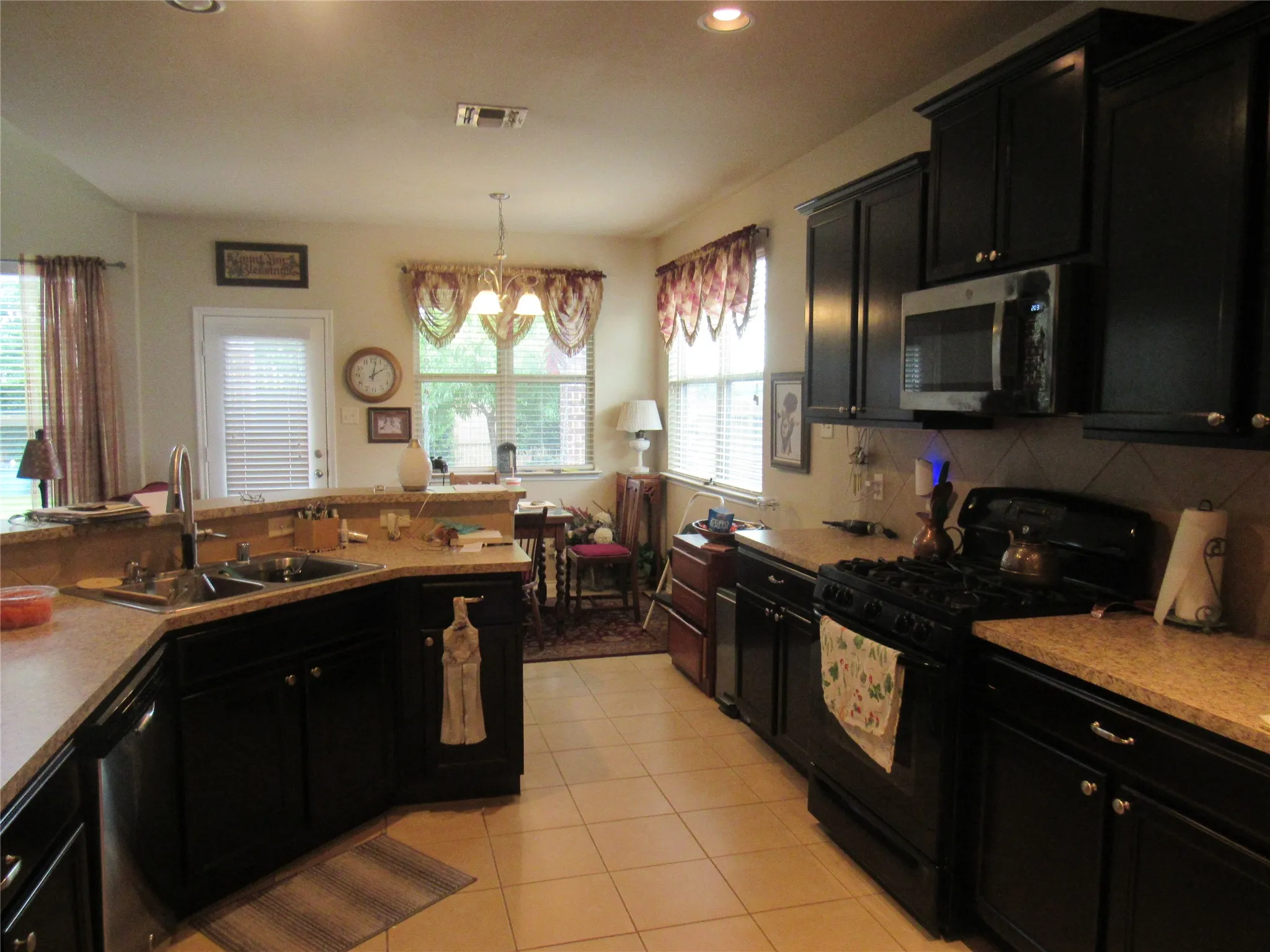 Single Family Residence For Sale in Grayson County , 1513 San Carlos Drive, Van Alstyne, Texas 75495, 4 Bedrooms, 3 Bathrooms, 2 Garage spaces, 2,490 Sqft, built in 2013, Price $415,000, mls#21311360, Real Estate Agent in Van Alstyne, Homes For Sale in Grayson county, Homes For Sale in Van Alstyne, Realtor in Van Alstyne Texas, Real Estate Brokerage Independent Realty Texas, Luminita Cordes Realtor