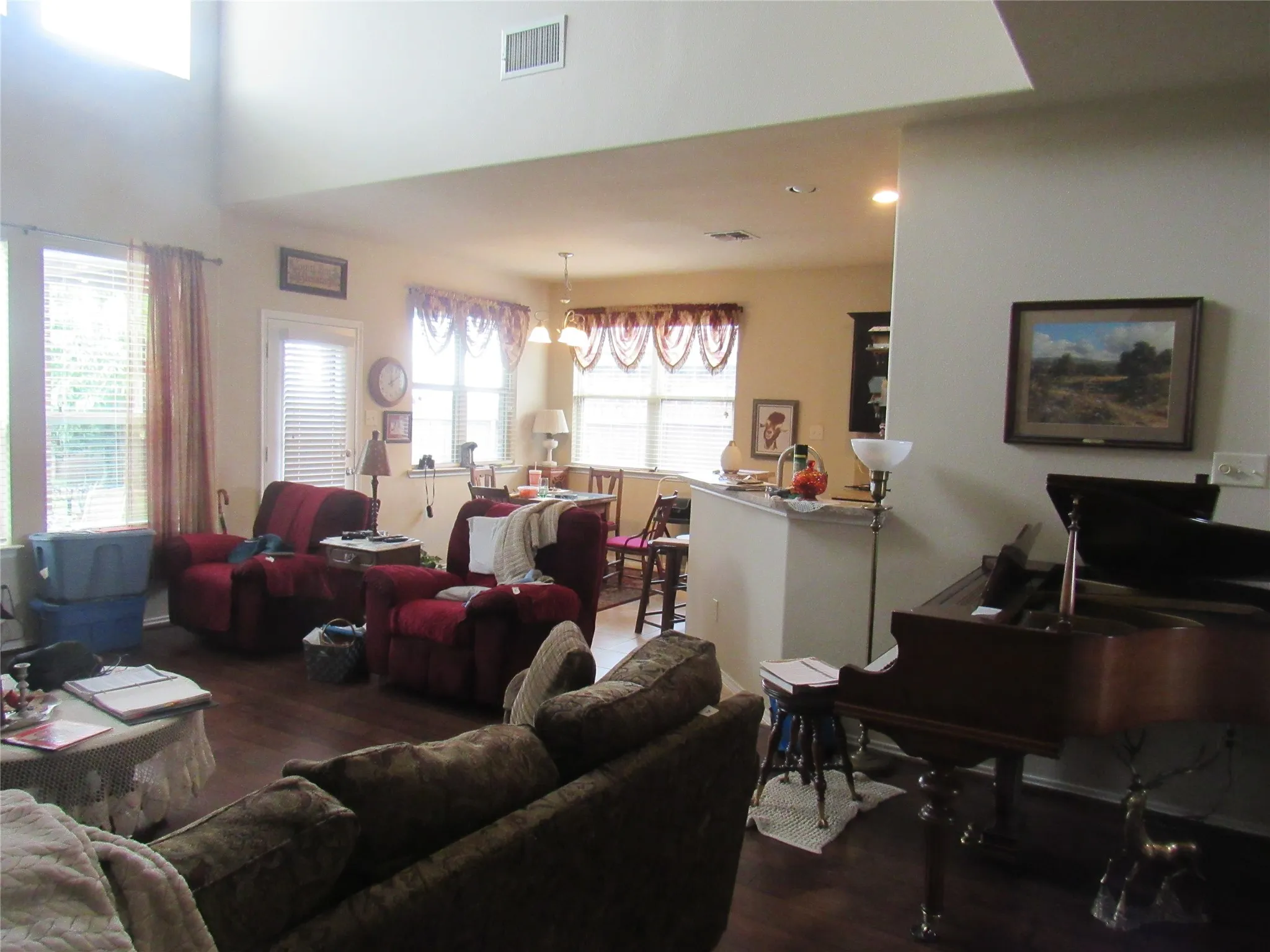 Single Family Residence For Sale in Grayson County , 1513 San Carlos Drive, Van Alstyne, Texas 75495, 4 Bedrooms, 3 Bathrooms, 2 Garage spaces, 2,490 Sqft, built in 2013, Price $415,000, mls#21311360, Real Estate Agent in Van Alstyne, Homes For Sale in Grayson county, Homes For Sale in Van Alstyne, Realtor in Van Alstyne Texas, Real Estate Brokerage Independent Realty Texas, Luminita Cordes Realtor