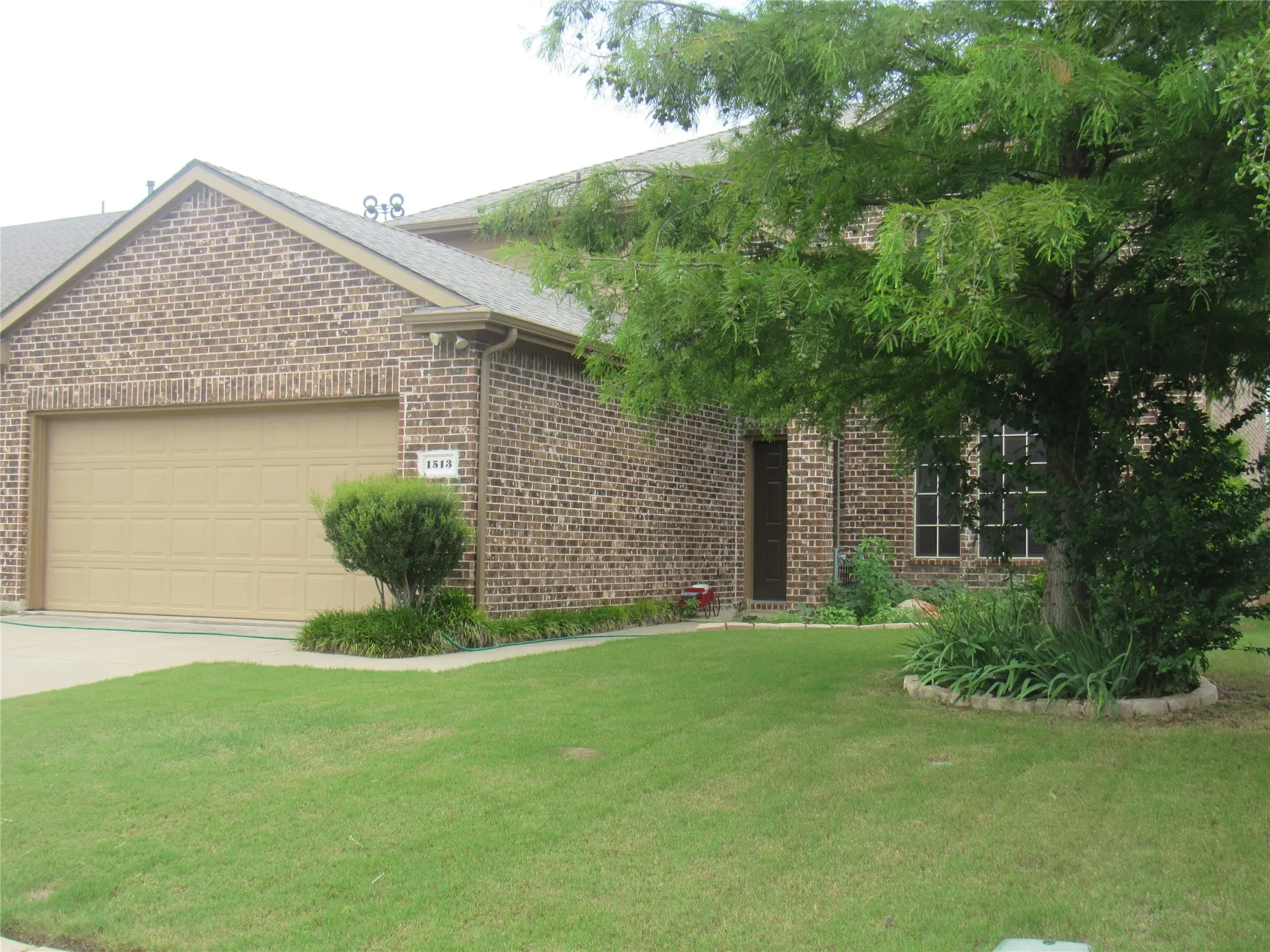 Single Family Residence For Sale in Grayson County , 1513 San Carlos Drive, Van Alstyne, Texas 75495, 4 Bedrooms, 3 Bathrooms, 2 Garage spaces, 2,490 Sqft, built in 2013, Price $415,000, mls#21311360, Real Estate Agent in Van Alstyne, Homes For Sale in Grayson county, Homes For Sale in Van Alstyne, Realtor in Van Alstyne Texas, Real Estate Brokerage Independent Realty Texas, Luminita Cordes Realtor