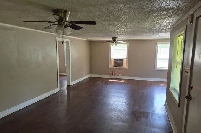 Single Family Residence For Sale in Cherokee County , 511 Myrtle Drive, Jacksonville, Texas 75766, 2 Bedroom, 1 Bathroom, Garage spaces, 1,256 Sqft, built in 1940, mls#21311786, Real Estate Agent in Jacksonville, Homes For Sale in Cherokee county, Homes For Sale in Jacksonville, Realtor in Jacksonville Texas, Real Estate Brokerage Independent Realty Texas, Luminita Cordes Realtor