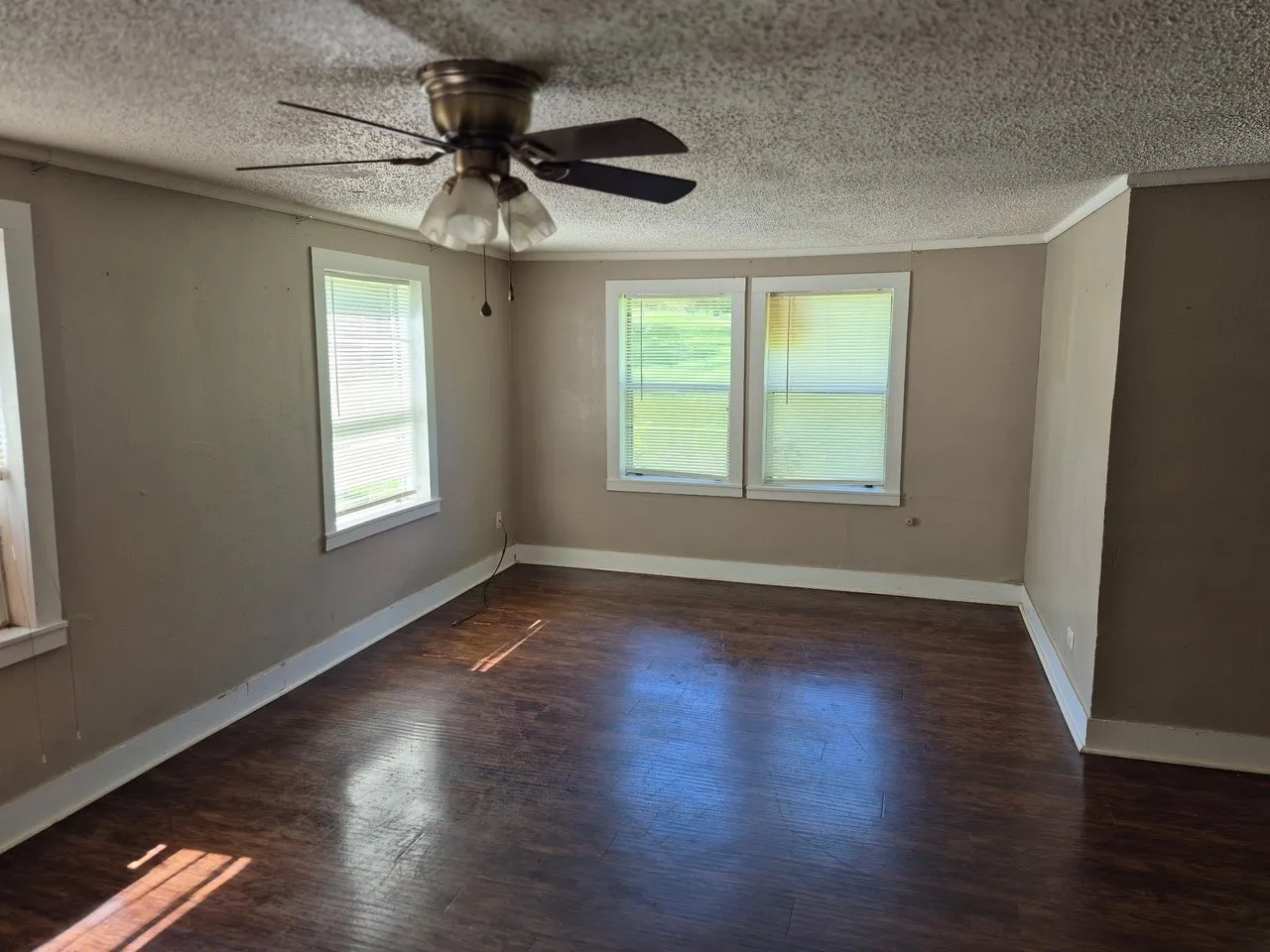 Single Family Residence For Sale in Cherokee County , 511 Myrtle Drive, Jacksonville, Texas 75766, 2 Bedroom, 1 Bathroom, Garage spaces, 1,256 Sqft, built in 1940, mls#21311786, Real Estate Agent in Jacksonville, Homes For Sale in Cherokee county, Homes For Sale in Jacksonville, Realtor in Jacksonville Texas, Real Estate Brokerage Independent Realty Texas, Luminita Cordes Realtor