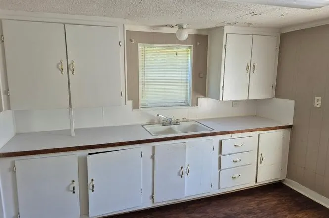 Single Family Residence For Sale in Cherokee County , 511 Myrtle Drive, Jacksonville, Texas 75766, 2 Bedroom, 1 Bathroom, Garage spaces, 1,256 Sqft, built in 1940, mls#21311786, Real Estate Agent in Jacksonville, Homes For Sale in Cherokee county, Homes For Sale in Jacksonville, Realtor in Jacksonville Texas, Real Estate Brokerage Independent Realty Texas, Luminita Cordes Realtor
