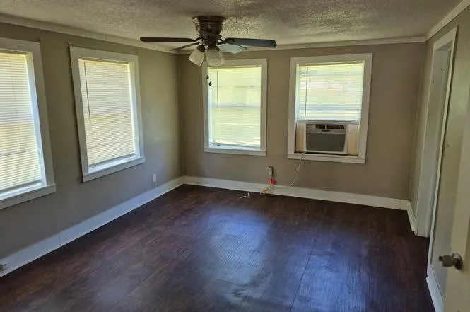 Single Family Residence For Sale in Cherokee County , 511 Myrtle Drive, Jacksonville, Texas 75766, 2 Bedroom, 1 Bathroom, Garage spaces, 1,256 Sqft, built in 1940, mls#21311786, Real Estate Agent in Jacksonville, Homes For Sale in Cherokee county, Homes For Sale in Jacksonville, Realtor in Jacksonville Texas, Real Estate Brokerage Independent Realty Texas, Luminita Cordes Realtor