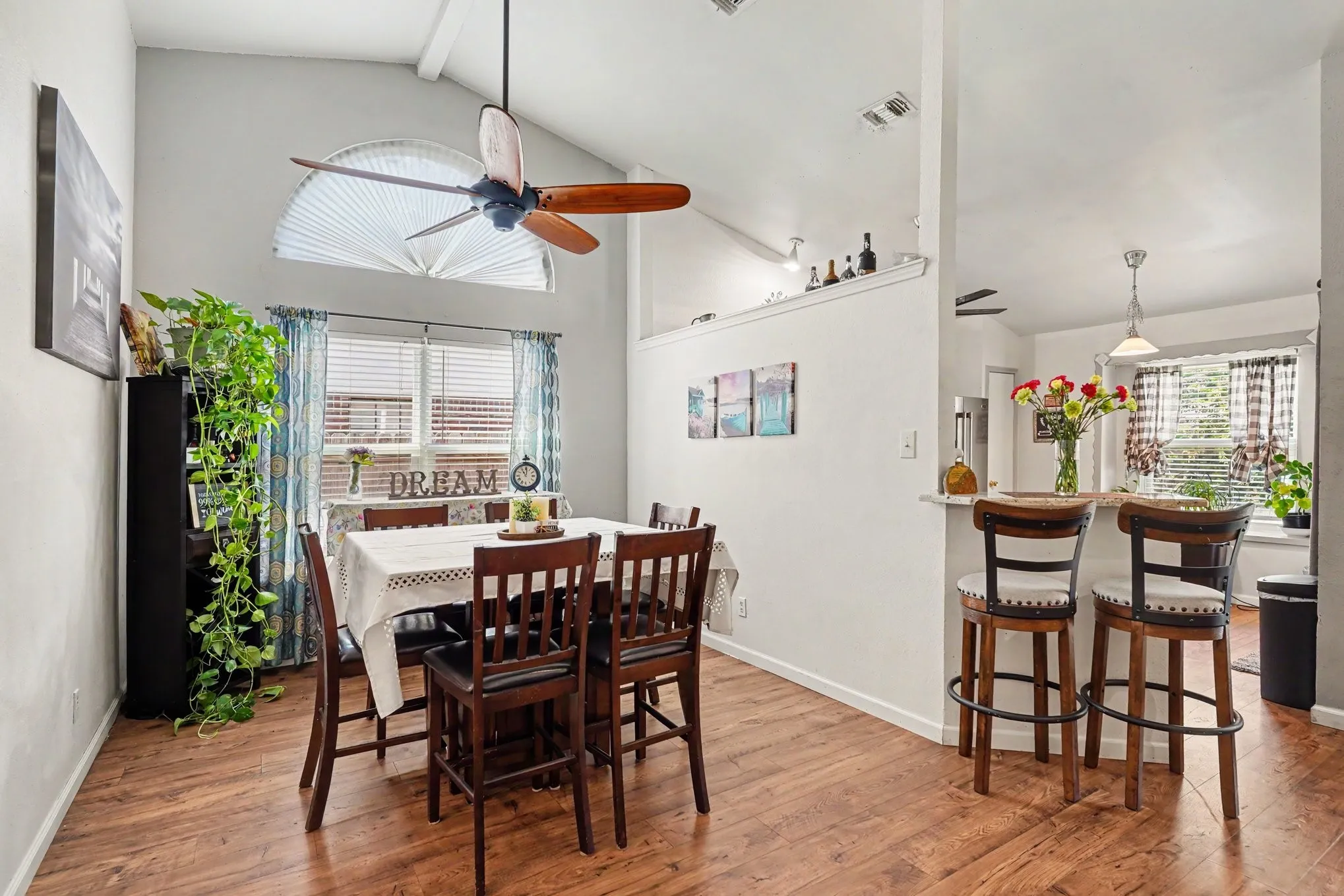 Single Family Residence For Sale in Tarrant County , 7949 Waterside Trail, Fort Worth, Texas 76137, 3 Bedroom, 2 Bathroom, 2 Garage spaces, 1,486 Sqft, built in 1987, mls#21312099, Real Estate Agent in Fort Worth, Homes For Sale in Tarrant county, Homes For Sale in Fort Worth, Realtor in Fort Worth Texas, Real Estate Brokerage Independent Realty Texas, Luminita Cordes Realtor