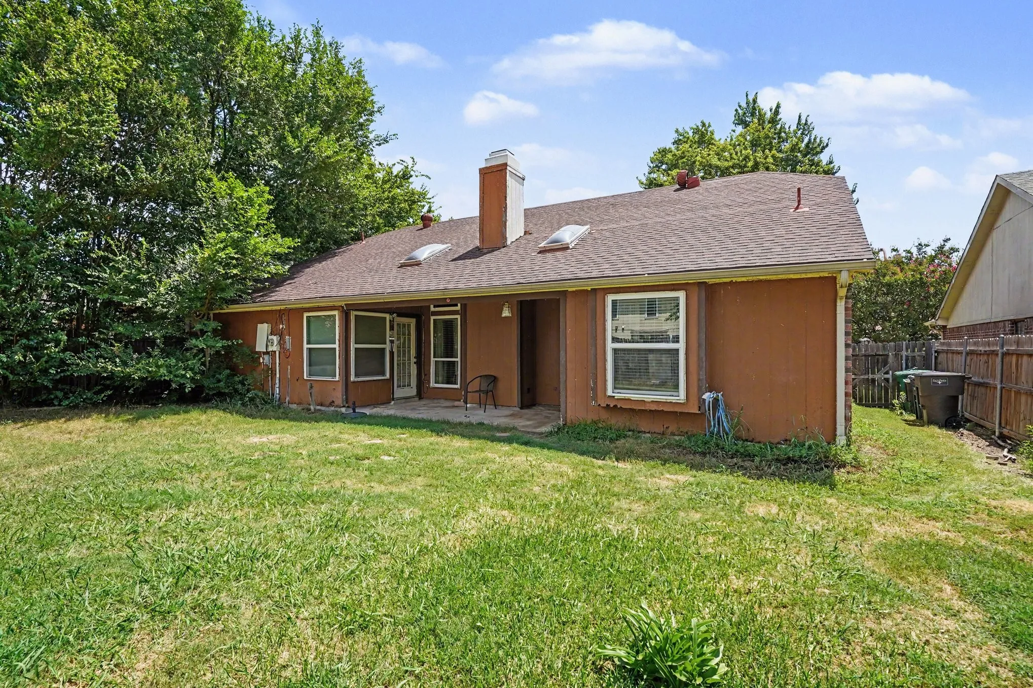 Single Family Residence For Sale in Tarrant County , 7949 Waterside Trail, Fort Worth, Texas 76137, 3 Bedroom, 2 Bathroom, 2 Garage spaces, 1,486 Sqft, built in 1987, mls#21312099, Real Estate Agent in Fort Worth, Homes For Sale in Tarrant county, Homes For Sale in Fort Worth, Realtor in Fort Worth Texas, Real Estate Brokerage Independent Realty Texas, Luminita Cordes Realtor