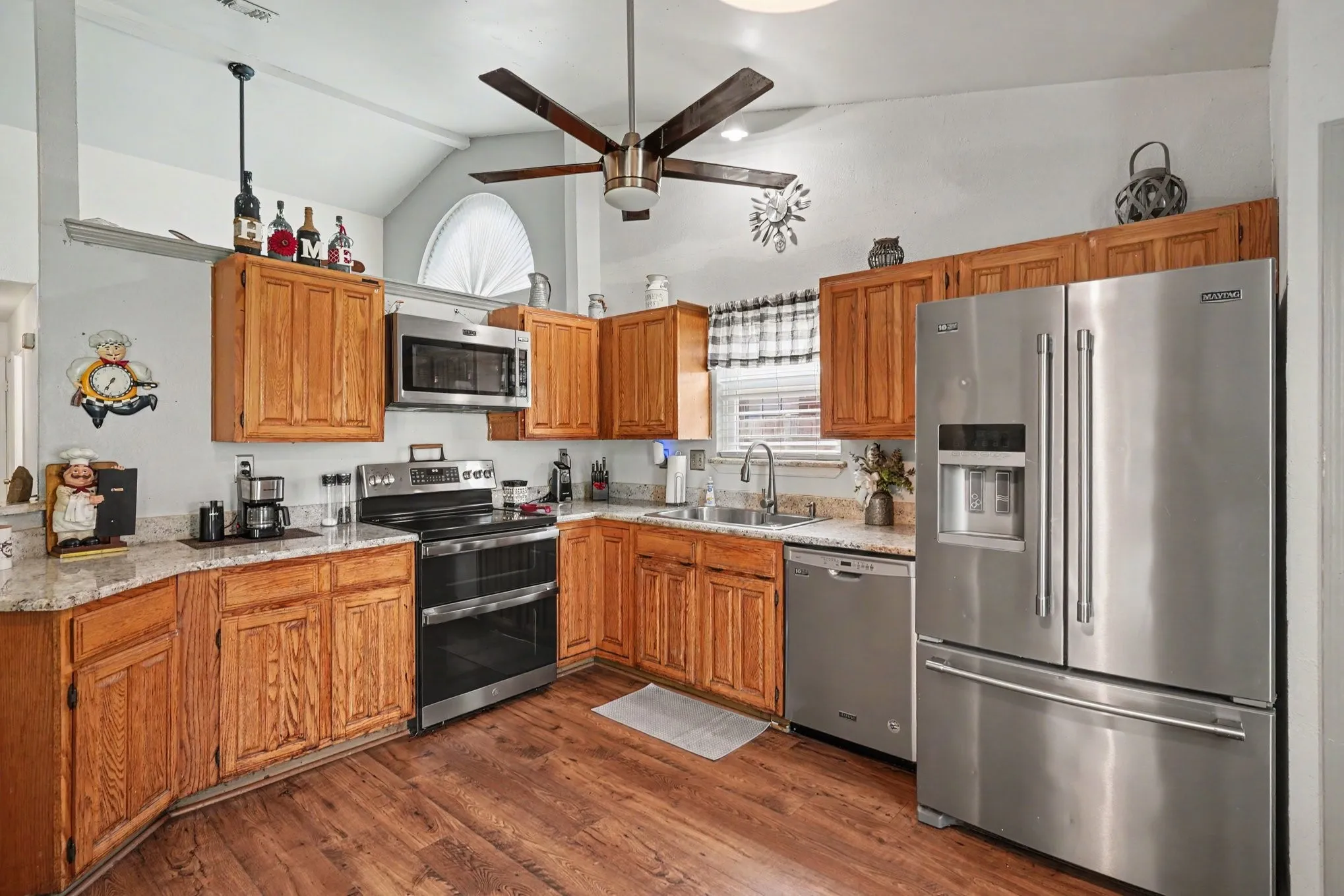 Single Family Residence For Sale in Tarrant County , 7949 Waterside Trail, Fort Worth, Texas 76137, 3 Bedroom, 2 Bathroom, 2 Garage spaces, 1,486 Sqft, built in 1987, mls#21312099, Real Estate Agent in Fort Worth, Homes For Sale in Tarrant county, Homes For Sale in Fort Worth, Realtor in Fort Worth Texas, Real Estate Brokerage Independent Realty Texas, Luminita Cordes Realtor
