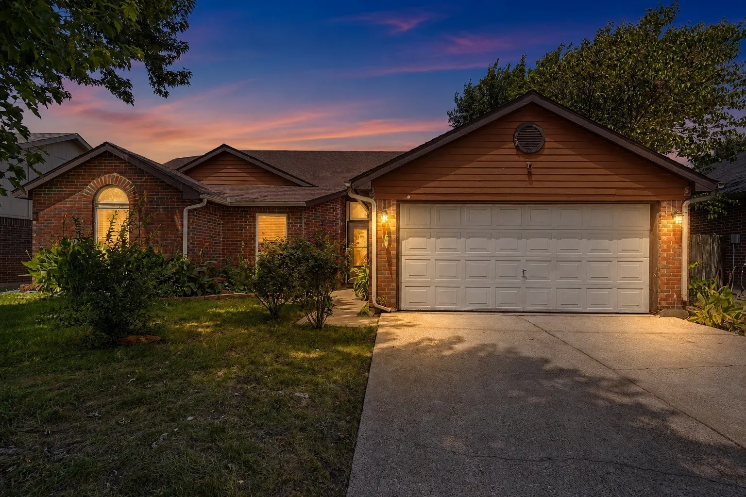 Single Family Residence For Sale in Tarrant County , 7949 Waterside Trail, Fort Worth, Texas 76137, 3 Bedroom, 2 Bathroom, 2 Garage spaces, 1,486 Sqft, built in 1987, mls#21312099, Real Estate Agent in Fort Worth, Homes For Sale in Tarrant county, Homes For Sale in Fort Worth, Realtor in Fort Worth Texas, Real Estate Brokerage Independent Realty Texas, Luminita Cordes Realtor