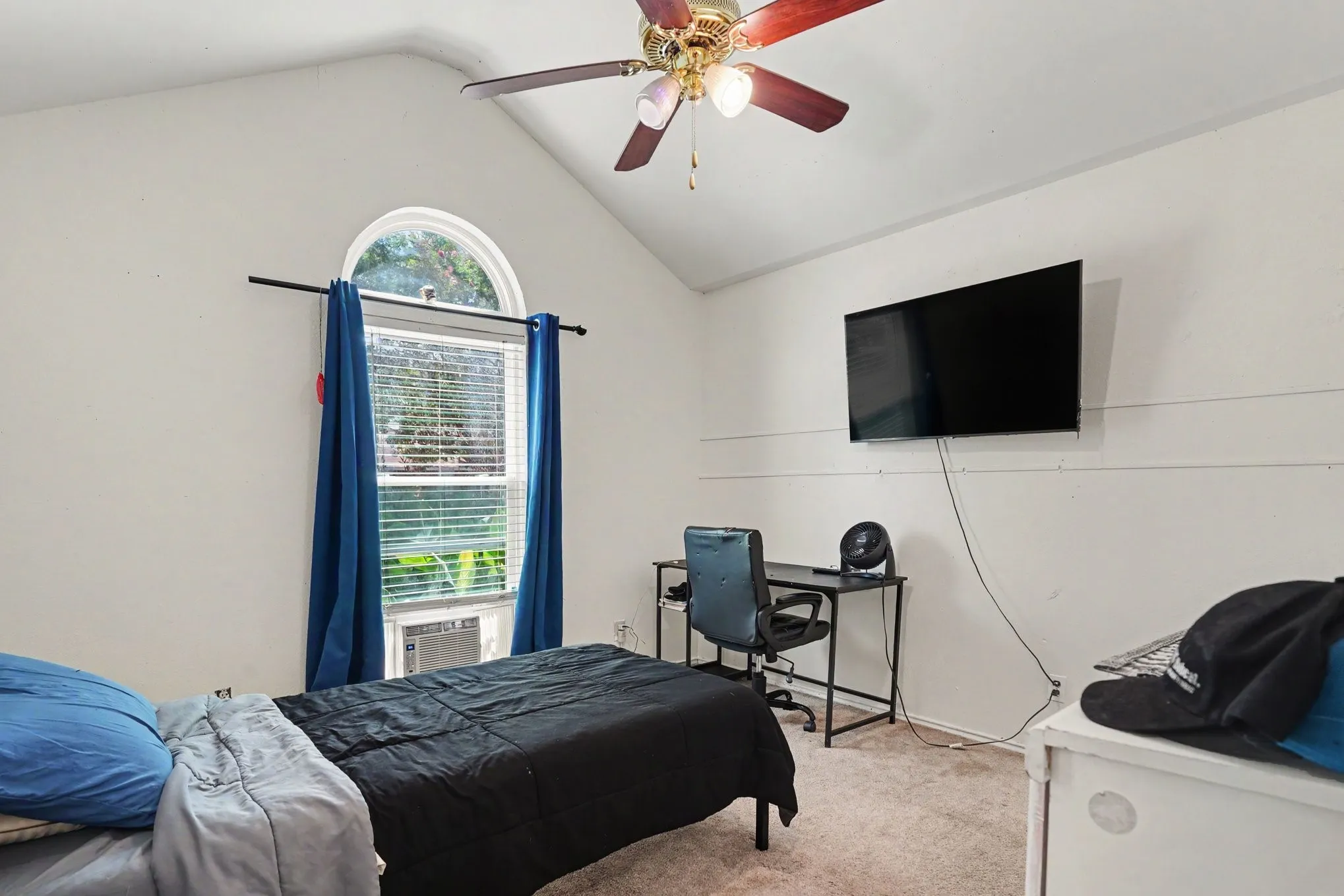 Single Family Residence For Sale in Tarrant County , 7949 Waterside Trail, Fort Worth, Texas 76137, 3 Bedroom, 2 Bathroom, 2 Garage spaces, 1,486 Sqft, built in 1987, mls#21312099, Real Estate Agent in Fort Worth, Homes For Sale in Tarrant county, Homes For Sale in Fort Worth, Realtor in Fort Worth Texas, Real Estate Brokerage Independent Realty Texas, Luminita Cordes Realtor
