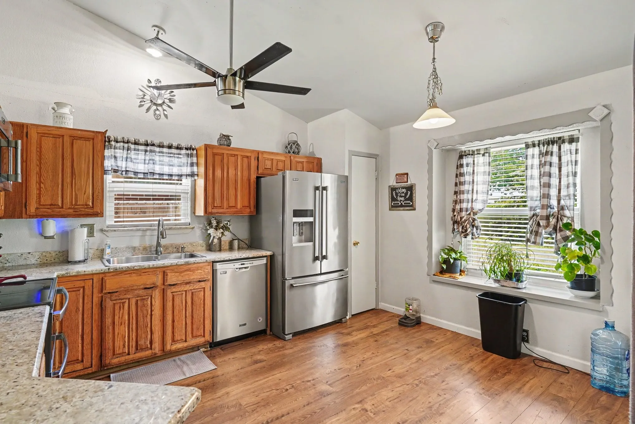 Single Family Residence For Sale in Tarrant County , 7949 Waterside Trail, Fort Worth, Texas 76137, 3 Bedroom, 2 Bathroom, 2 Garage spaces, 1,486 Sqft, built in 1987, mls#21312099, Real Estate Agent in Fort Worth, Homes For Sale in Tarrant county, Homes For Sale in Fort Worth, Realtor in Fort Worth Texas, Real Estate Brokerage Independent Realty Texas, Luminita Cordes Realtor