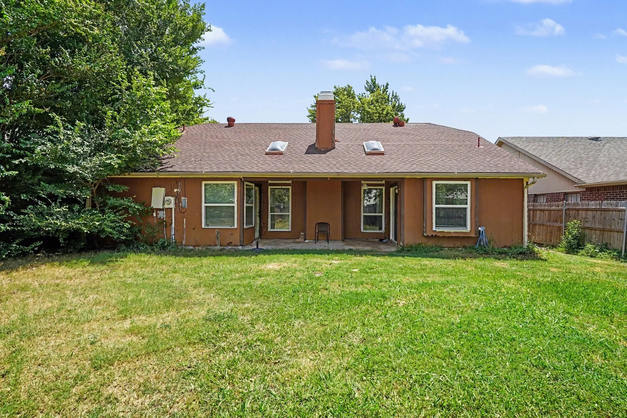 Single Family Residence For Sale in Tarrant County , 7949 Waterside Trail, Fort Worth, Texas 76137, 3 Bedroom, 2 Bathroom, 2 Garage spaces, 1,486 Sqft, built in 1987, mls#21312099, Real Estate Agent in Fort Worth, Homes For Sale in Tarrant county, Homes For Sale in Fort Worth, Realtor in Fort Worth Texas, Real Estate Brokerage Independent Realty Texas, Luminita Cordes Realtor