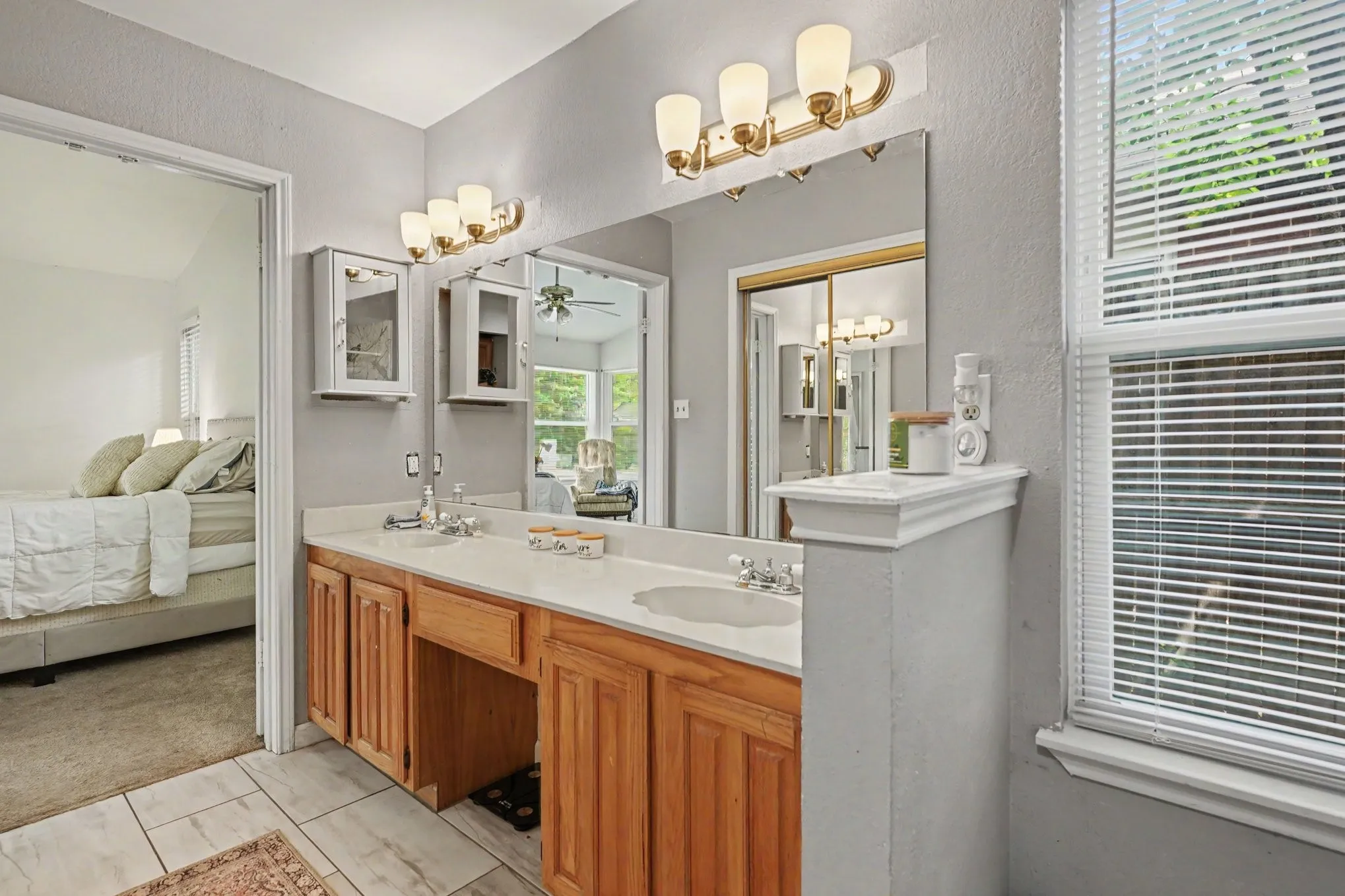 Single Family Residence For Sale in Tarrant County , 7949 Waterside Trail, Fort Worth, Texas 76137, 3 Bedroom, 2 Bathroom, 2 Garage spaces, 1,486 Sqft, built in 1987, mls#21312099, Real Estate Agent in Fort Worth, Homes For Sale in Tarrant county, Homes For Sale in Fort Worth, Realtor in Fort Worth Texas, Real Estate Brokerage Independent Realty Texas, Luminita Cordes Realtor
